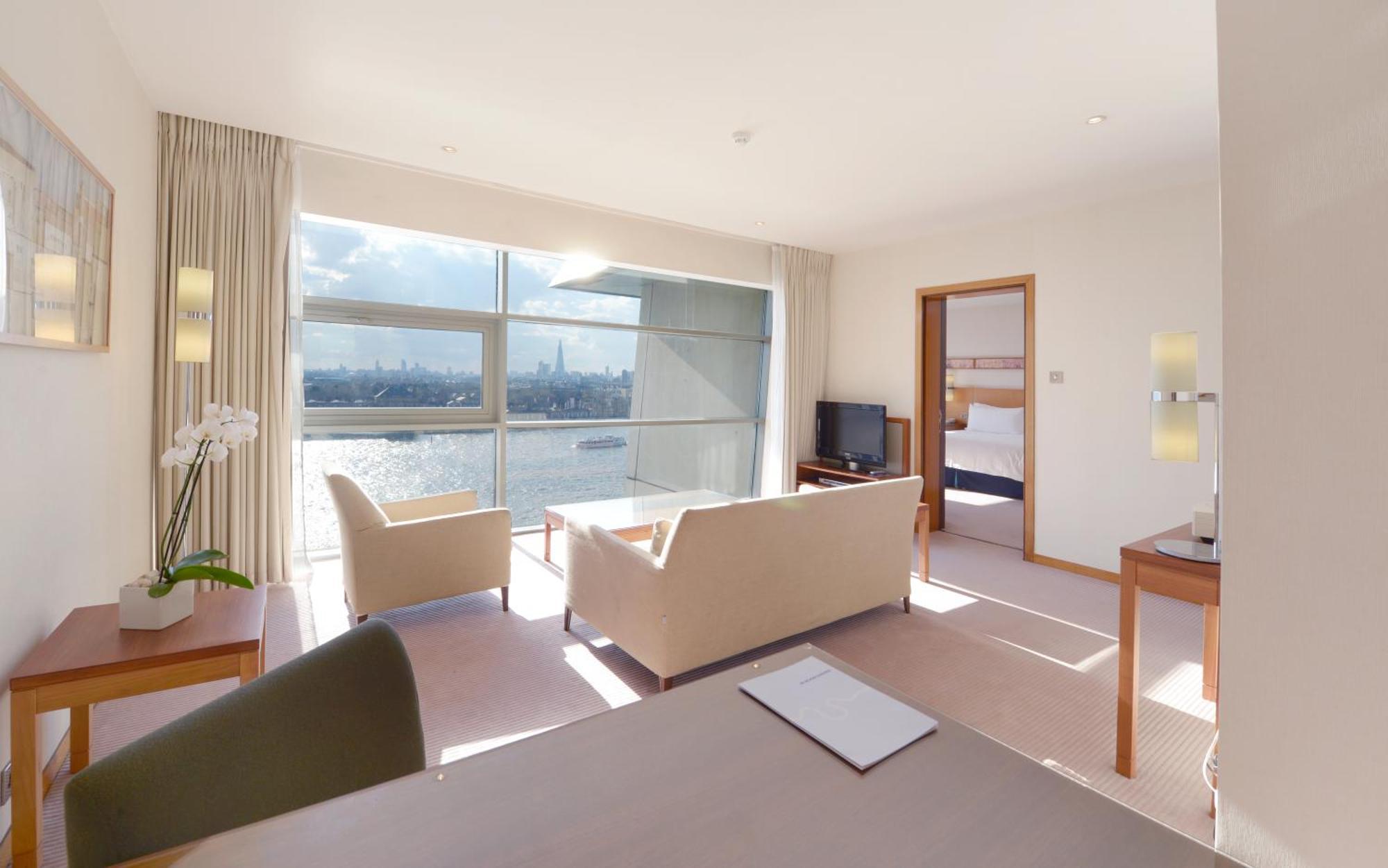 Executive Suite,682782894:JPEG