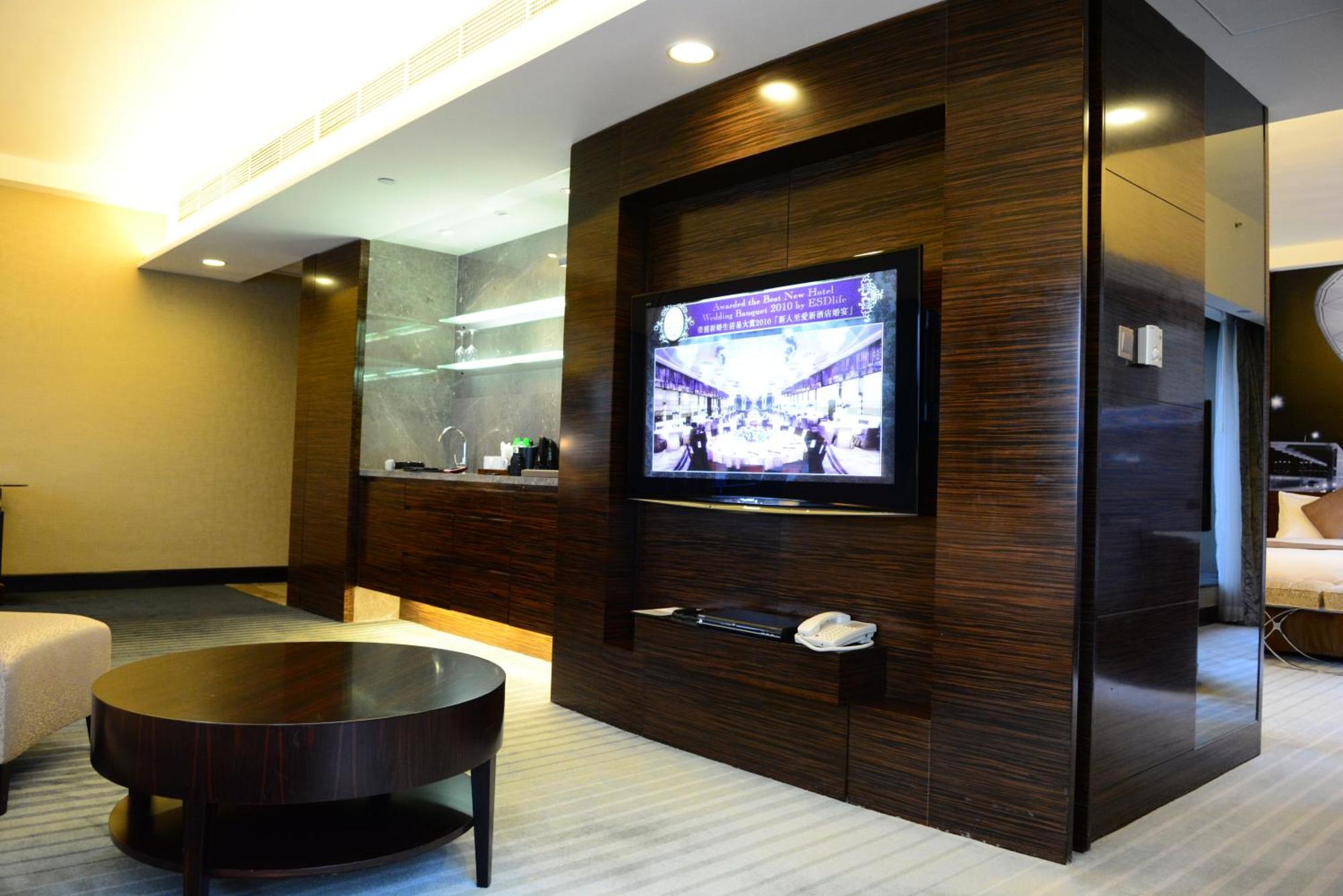Premier King or Twin Suite Harbour View