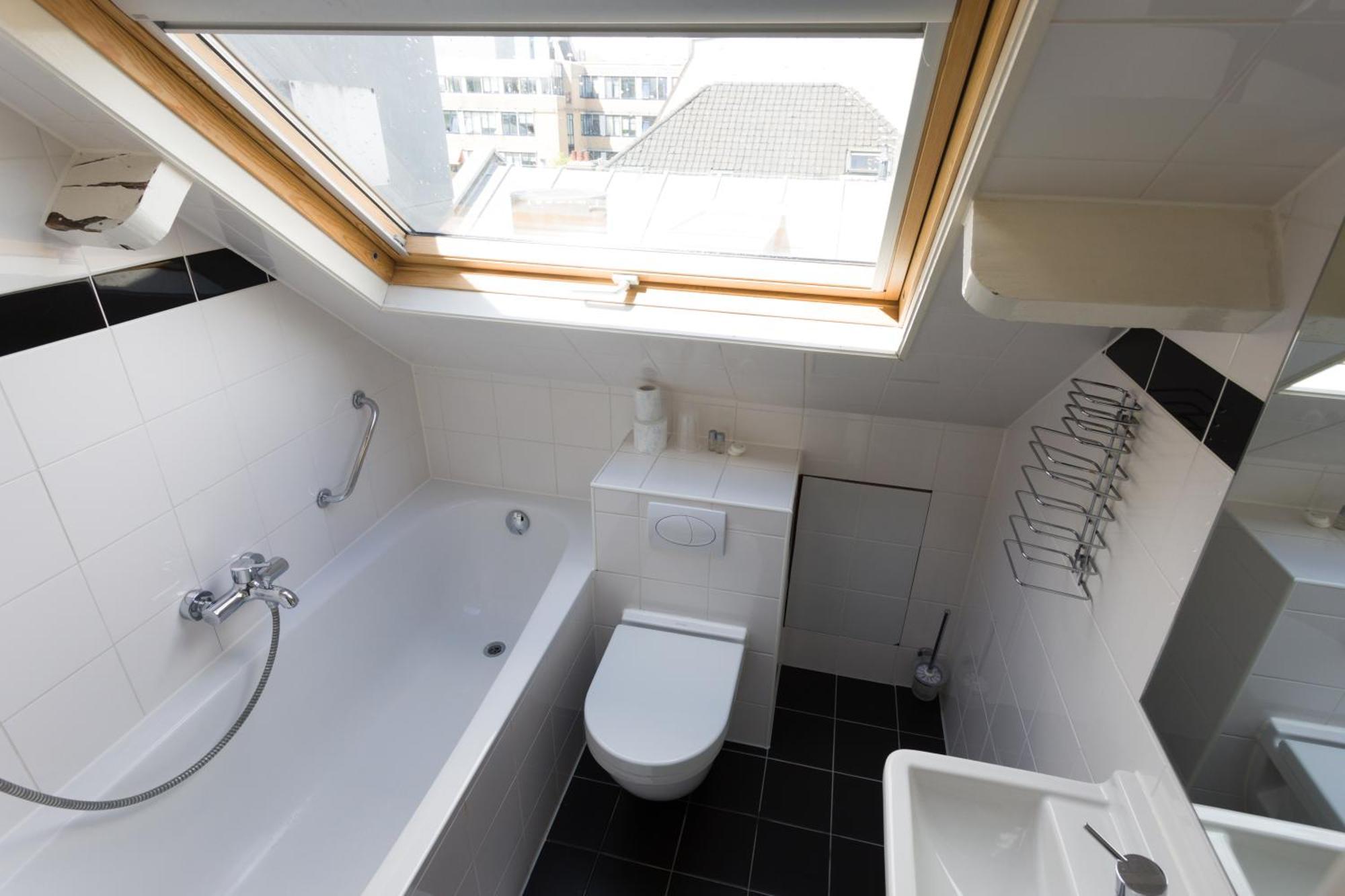 Superior Double Room Bath,951693676:JPEG