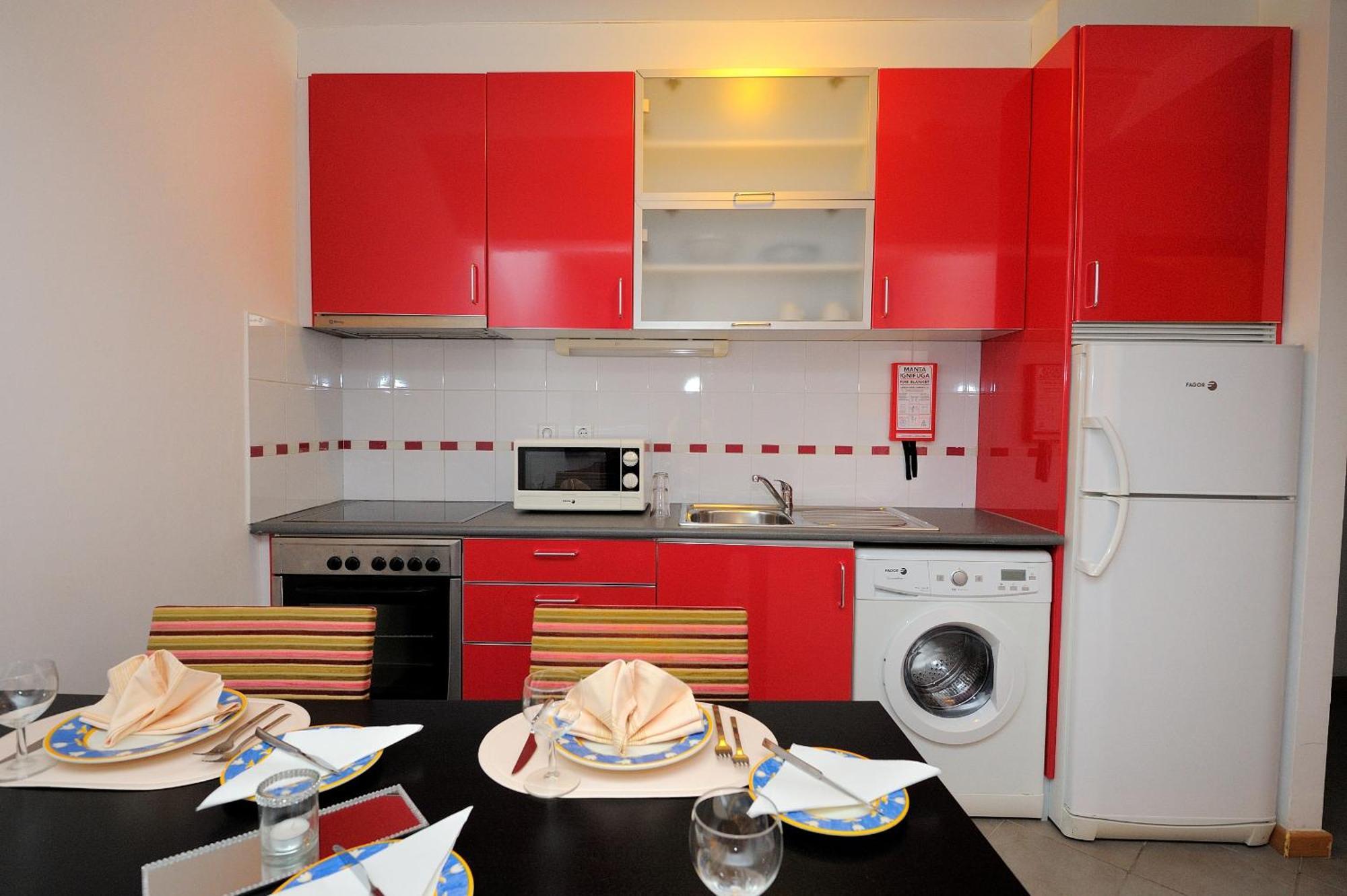 One-Bedroom Apartment Balcony,1433079301:JPEG