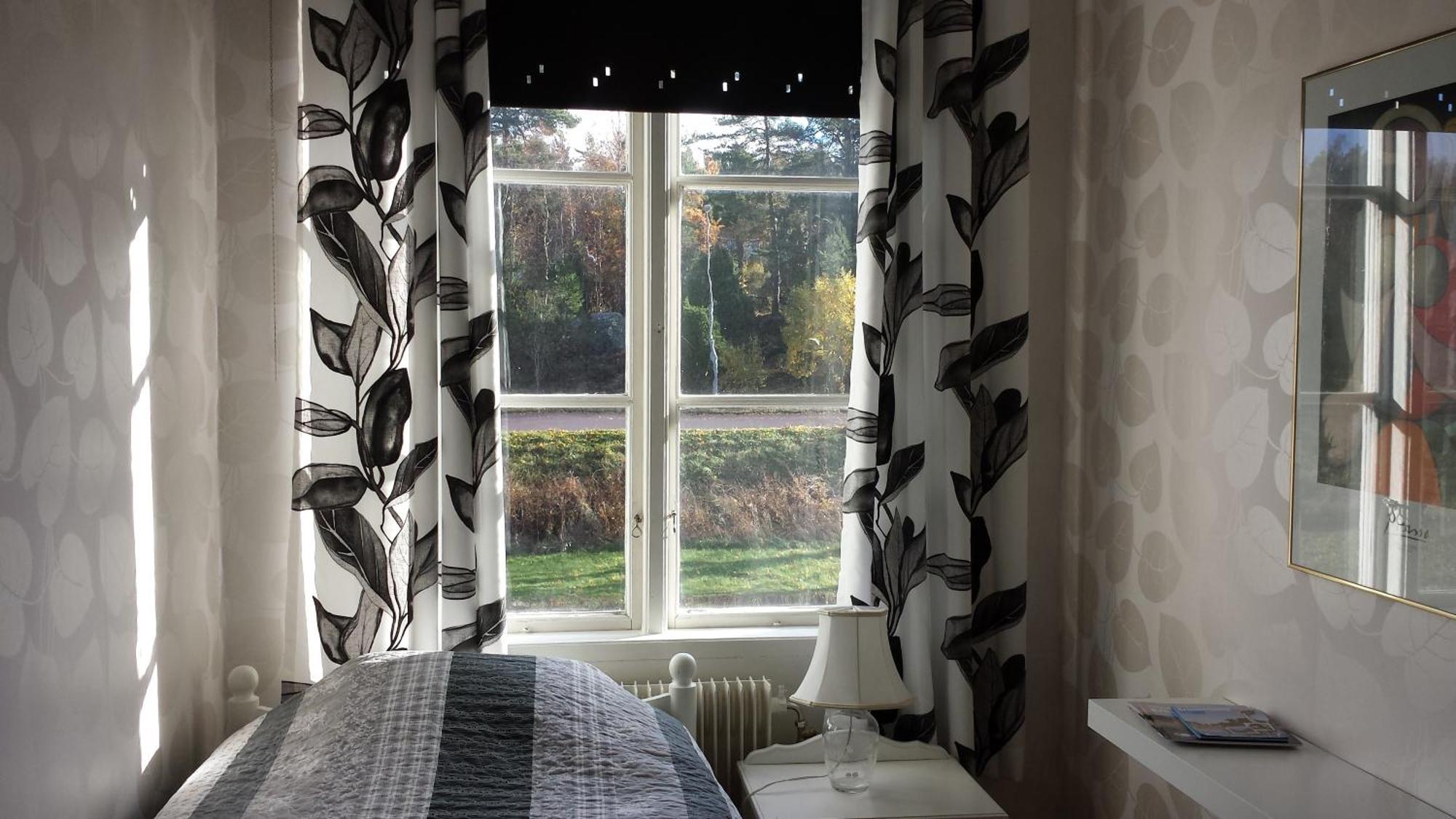 Single Room with Shared Bathroom,1015183288:JPEG