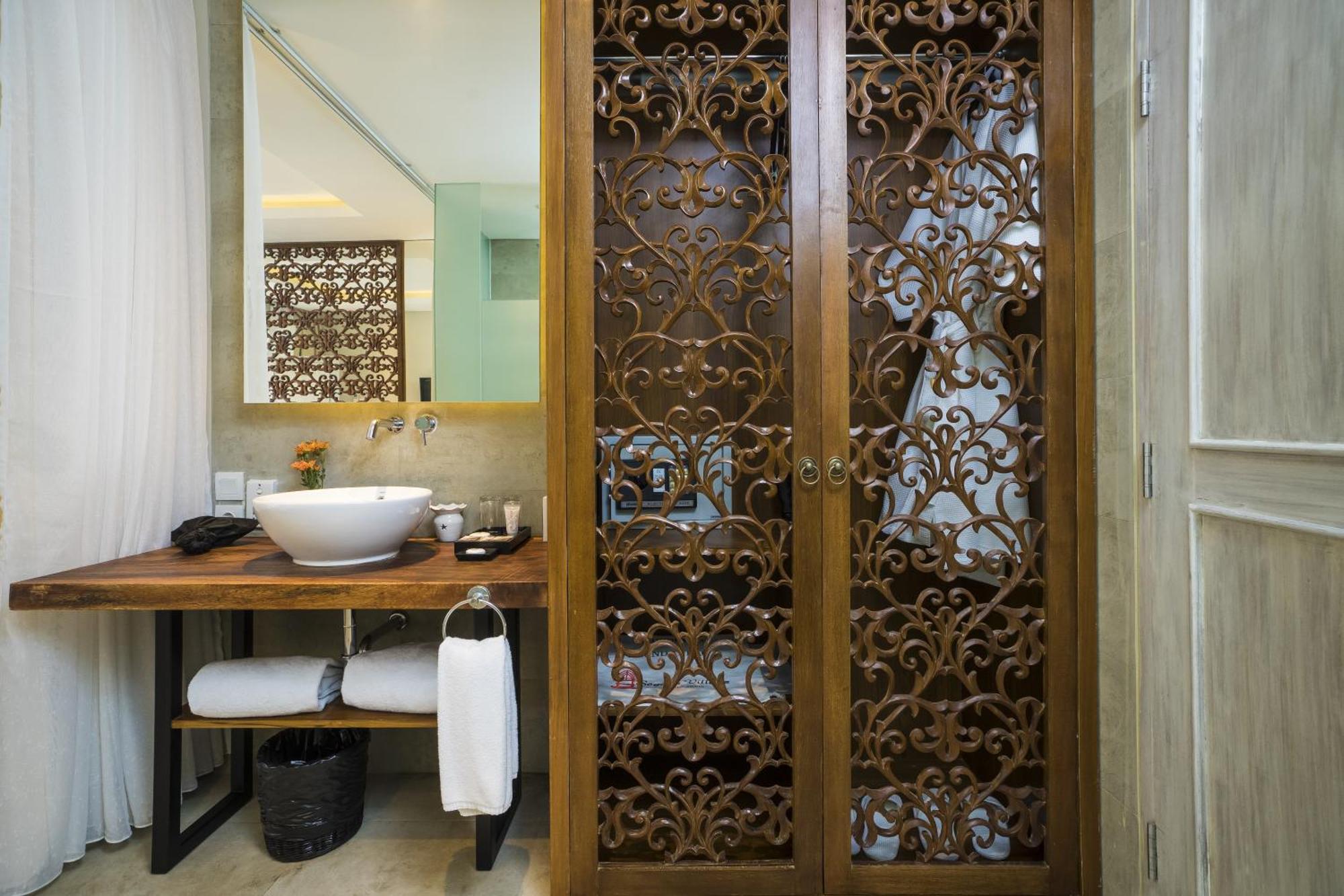 Deluxe Double or Twin Rooms