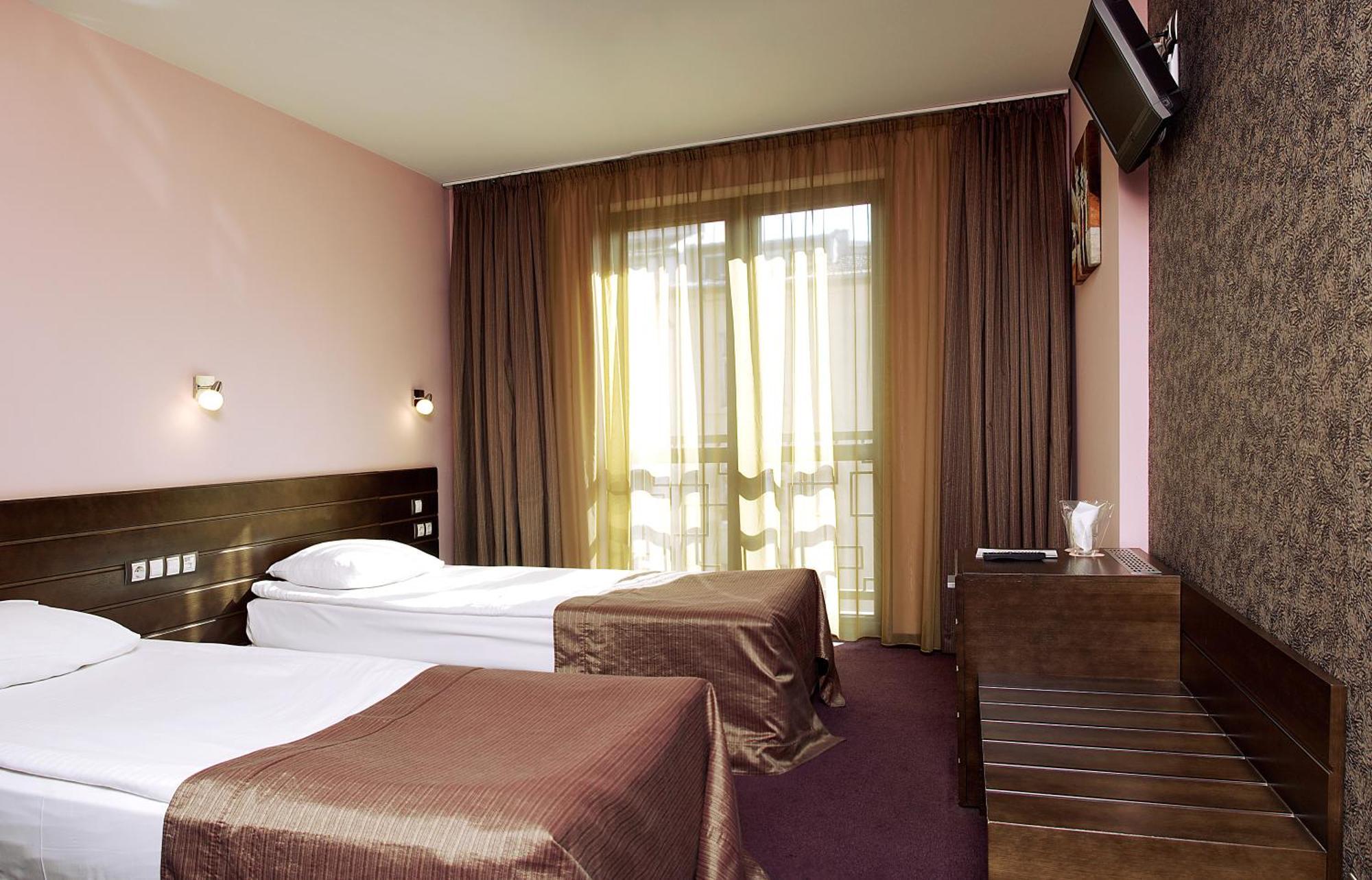 Standard Double or Twin Room,905693152:JPEG