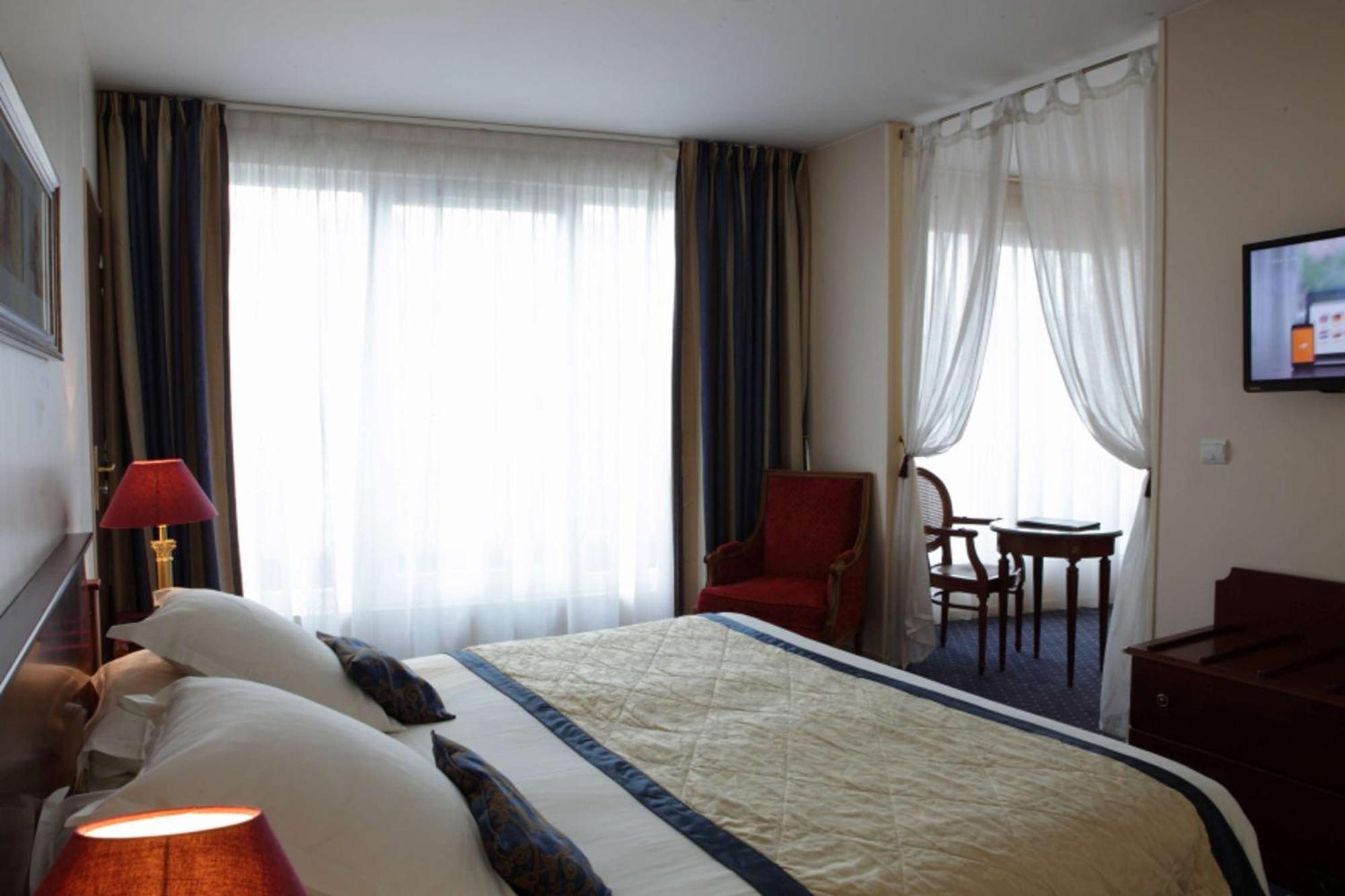 Suite King Bed Balcony