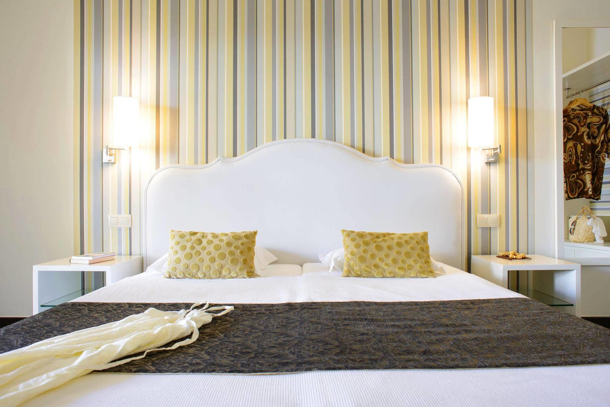 Superior Double or Twin Room with City View,692398851:JPEG