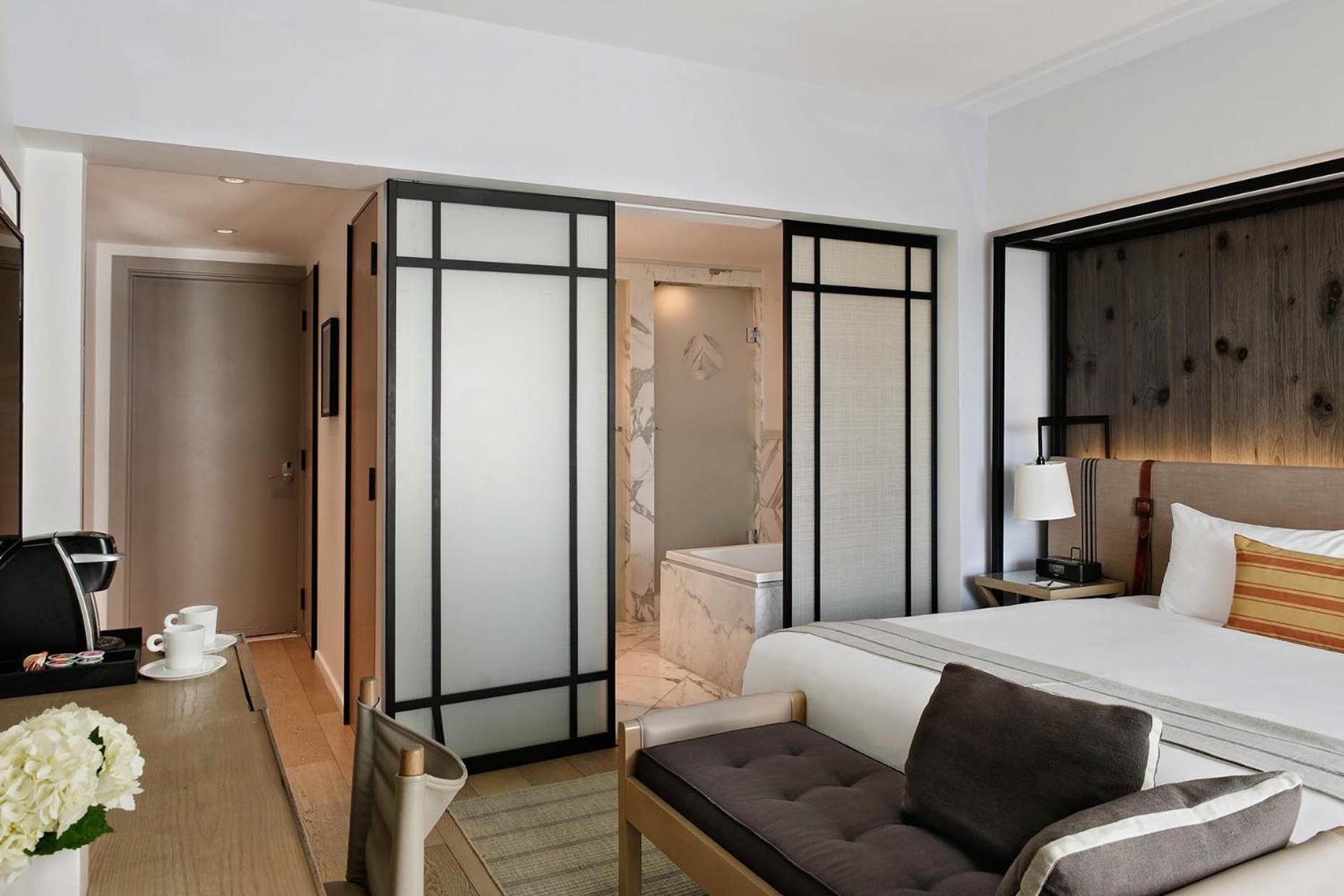 Rom Pool med king-size-seng