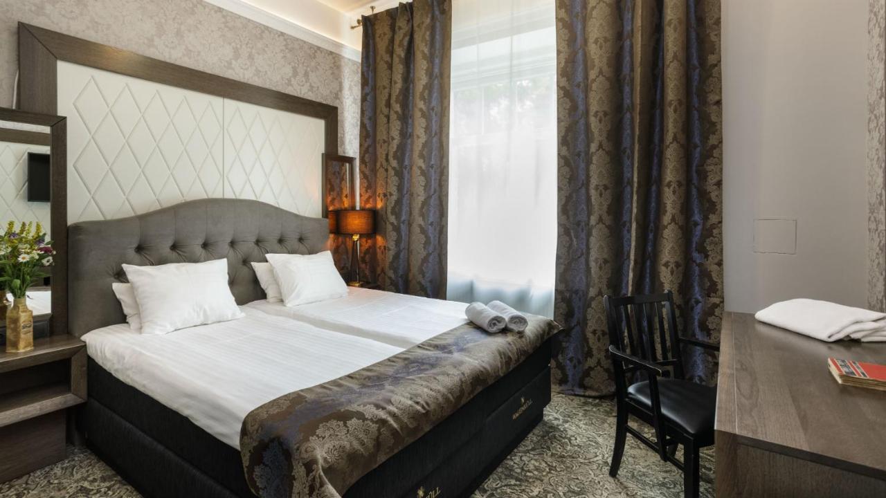 Double Room Castle