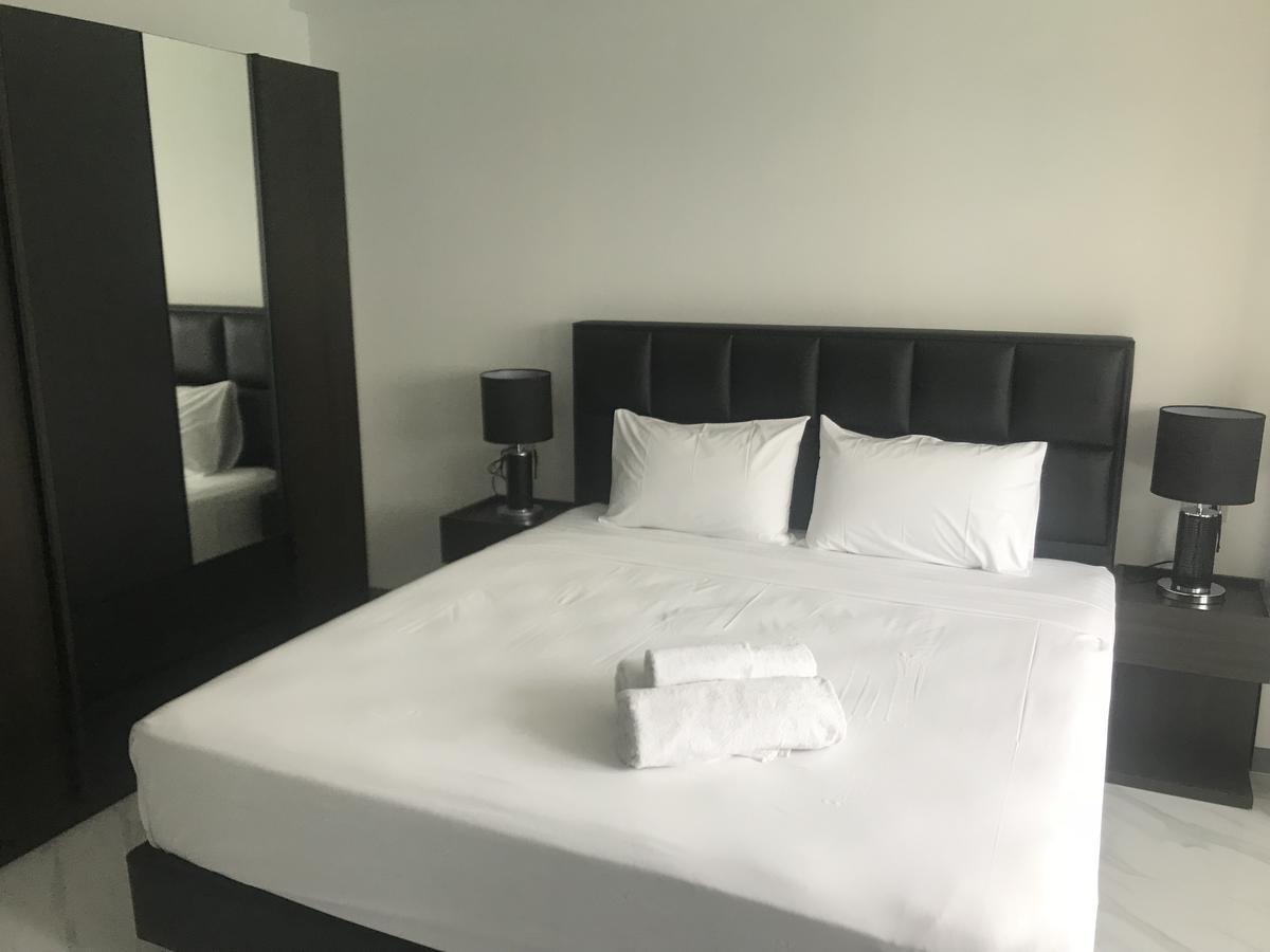 Deluxe Double Room Shower,695782086:JPEG