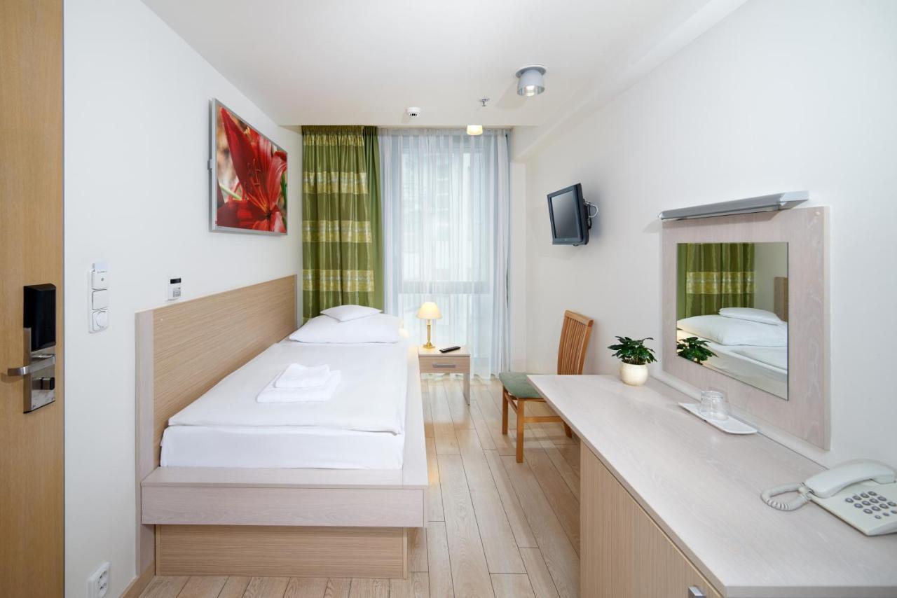 Single Room,510998403:JPEG
