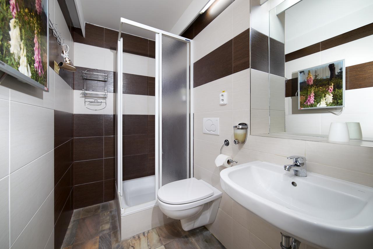 Double or Twin Room with Extra Bed,510988662:JPEG