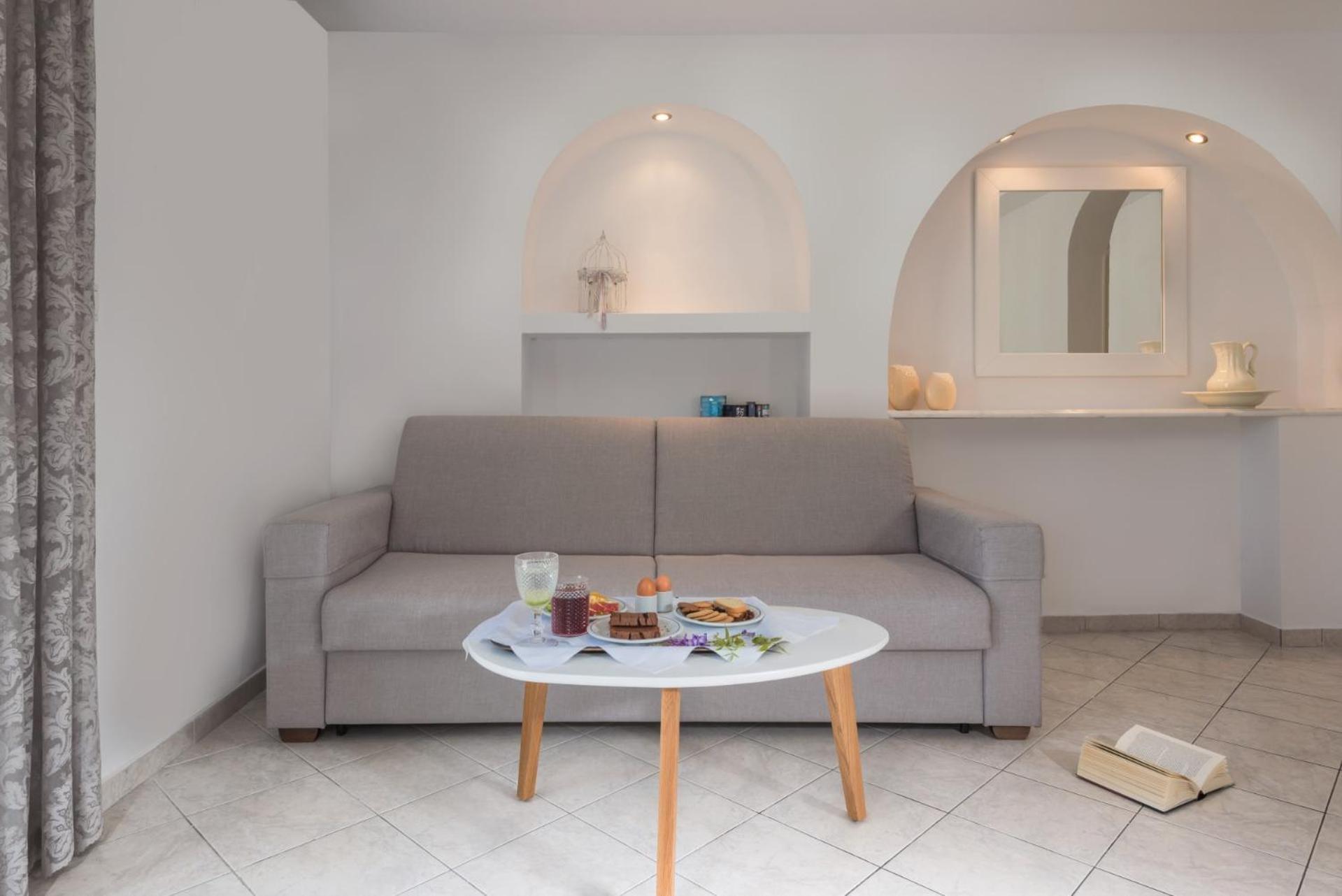 Deluxe Triple Room with Outdoor Jetted Tub