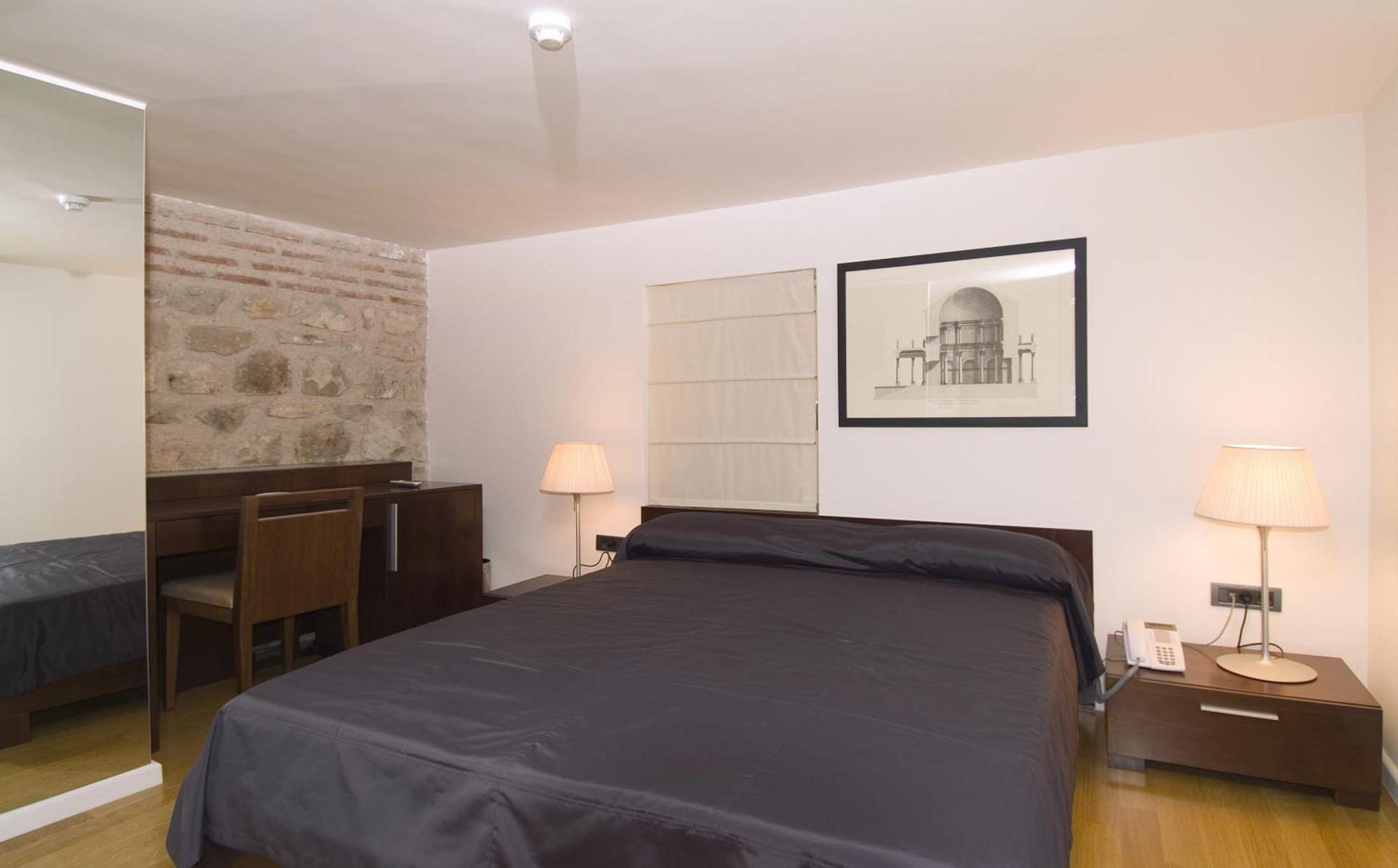 Standard Double Room - Main Building,697775478:JPEG