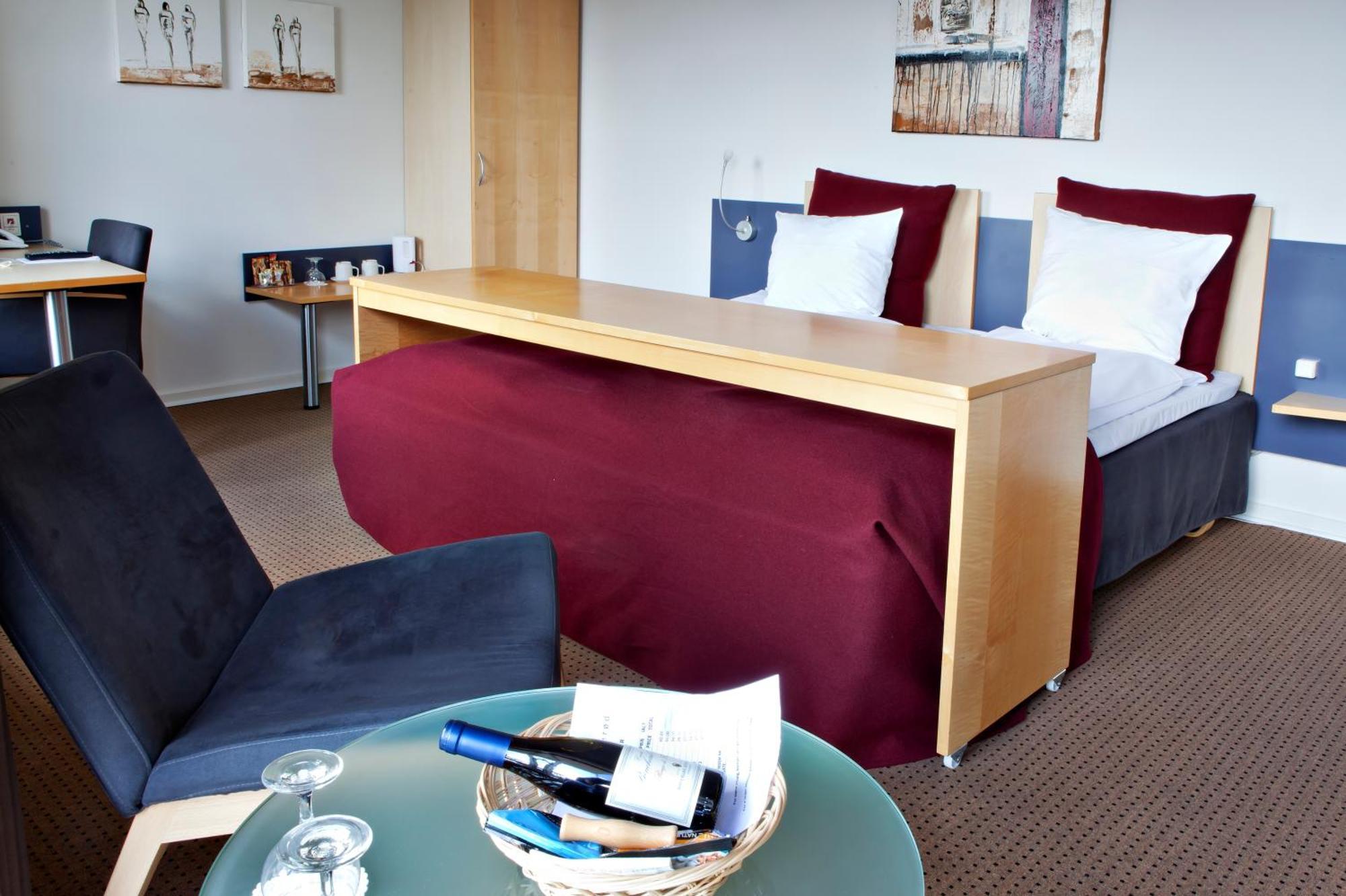 Junior Suite with King Bed and Whirlpool - Balcony/Non-Smoking