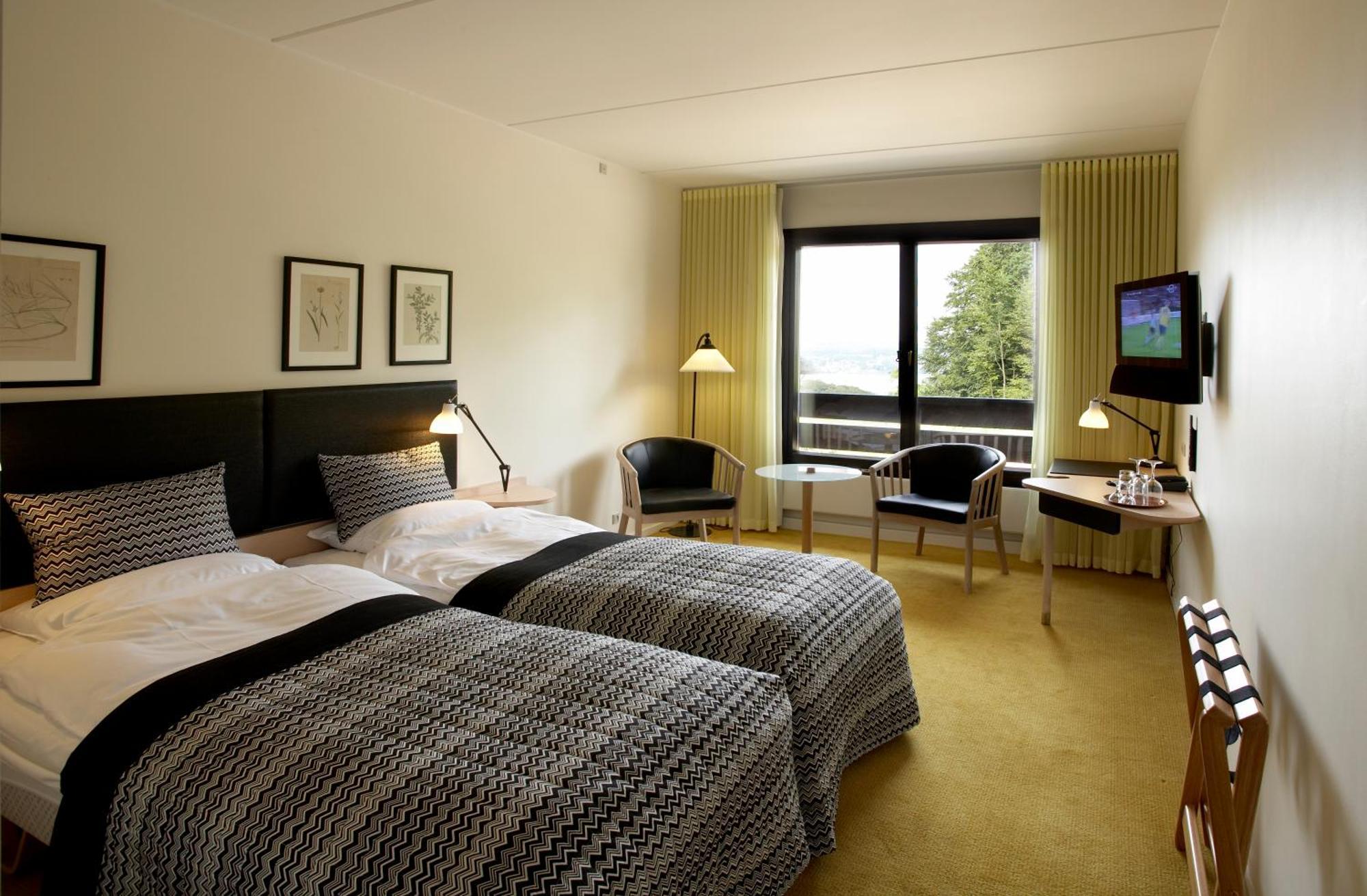 Double or Twin Room with Partial Fjord View