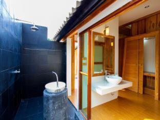 Bungalow with Sea View,699322299:JPEG