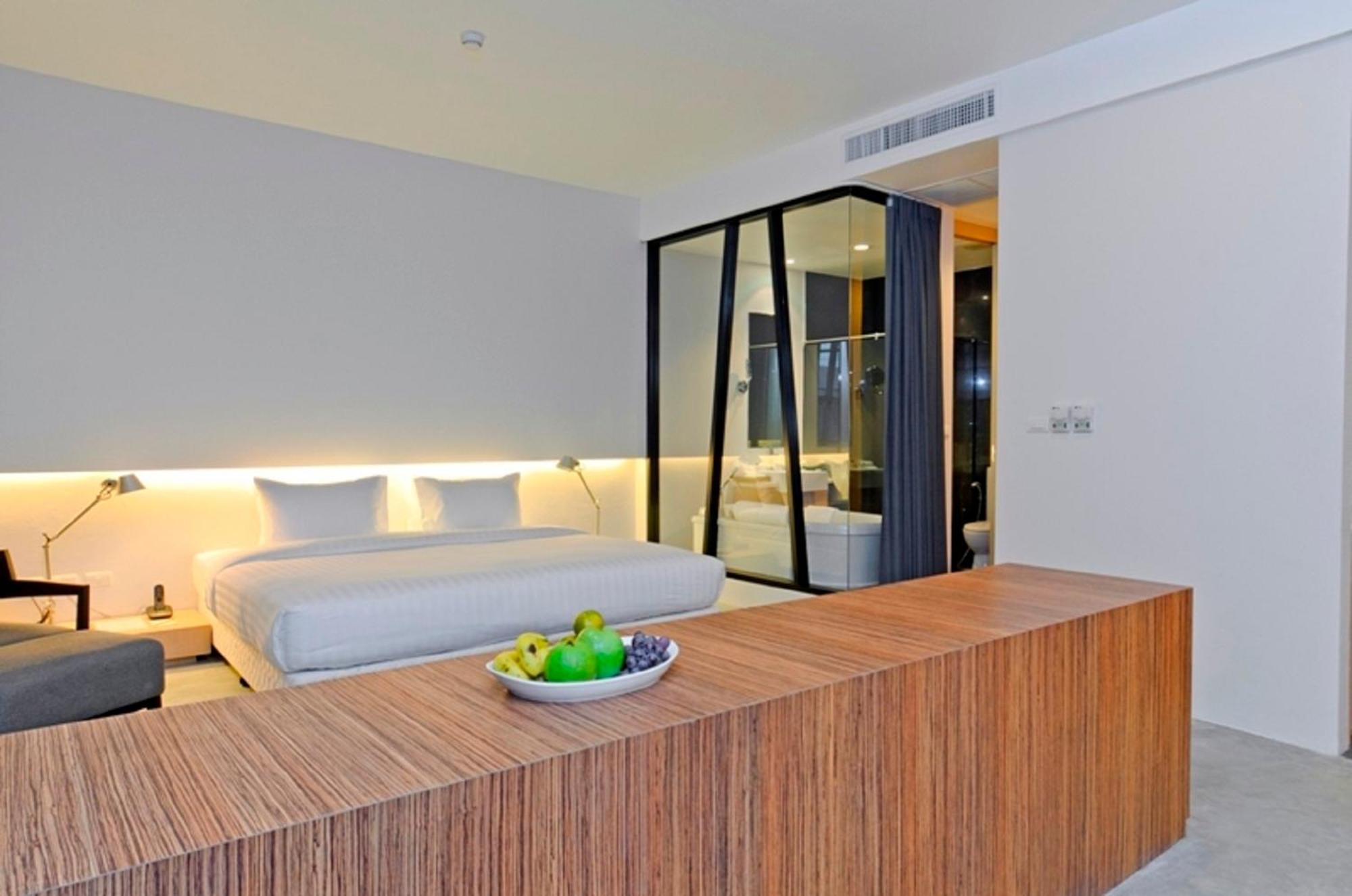 Executive Suite,831107294:JPEG