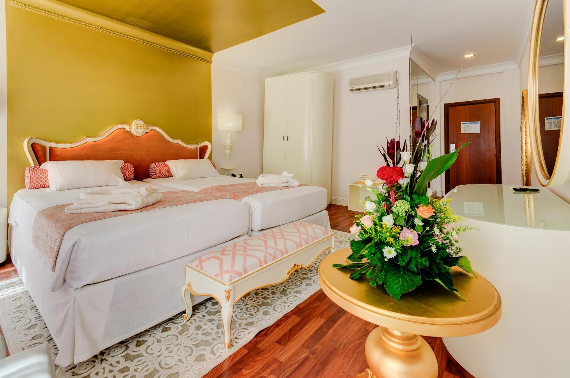 Superior Twin Room Chiado View