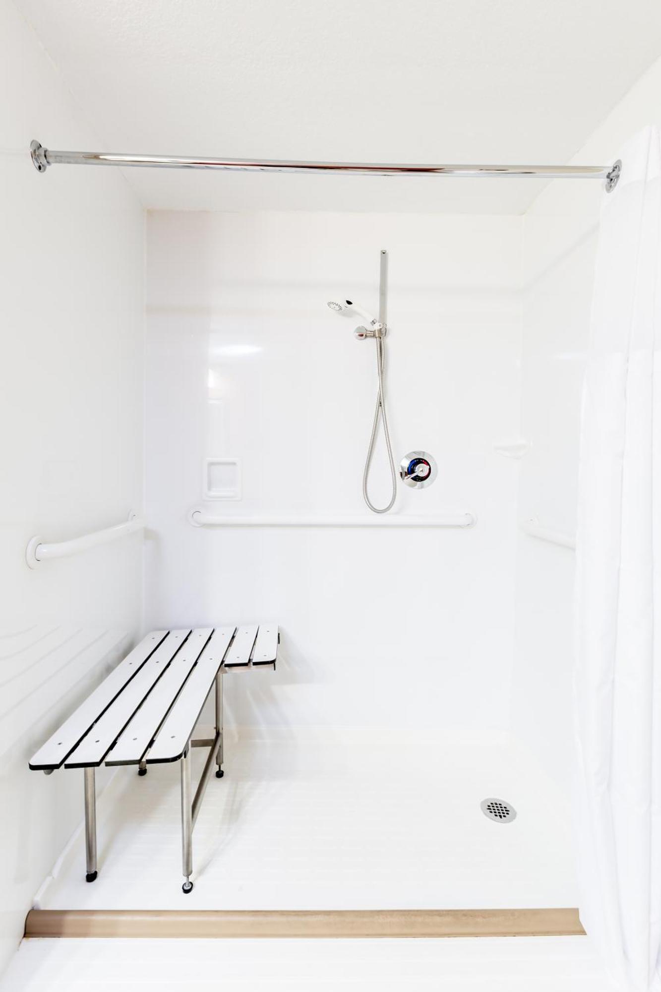 Standard Room, 1 King Bed, Accessible Roll-In Shower, Non Smoking,1275718051:JPEG