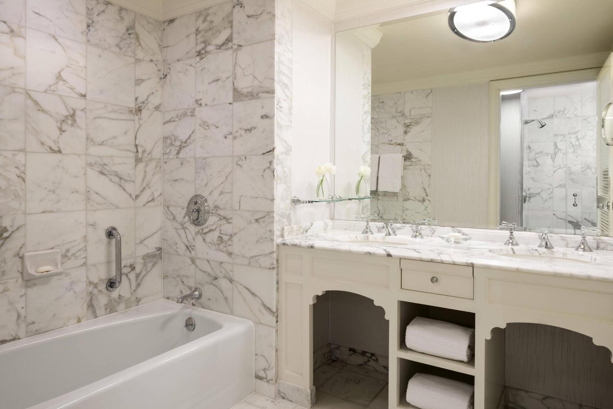 One-Bedroom Executive Suite - Club Level