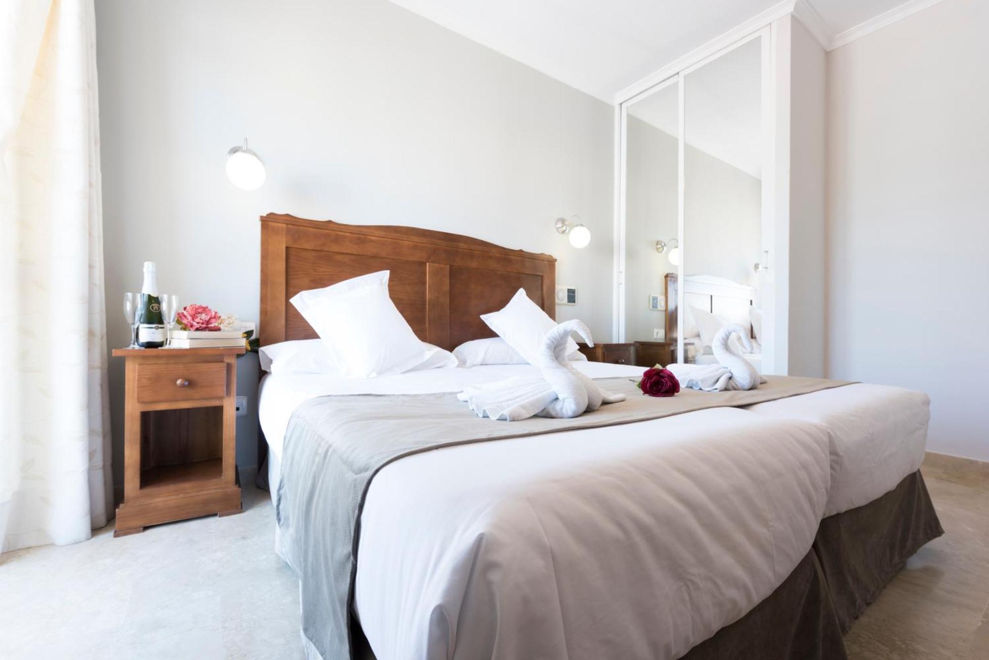 Budget Double or Twin Room,704496820:JPEG