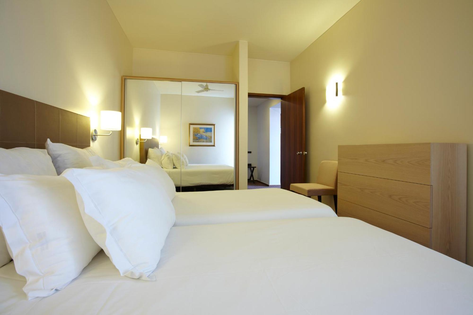 Executive Suite,705436462:JPEG