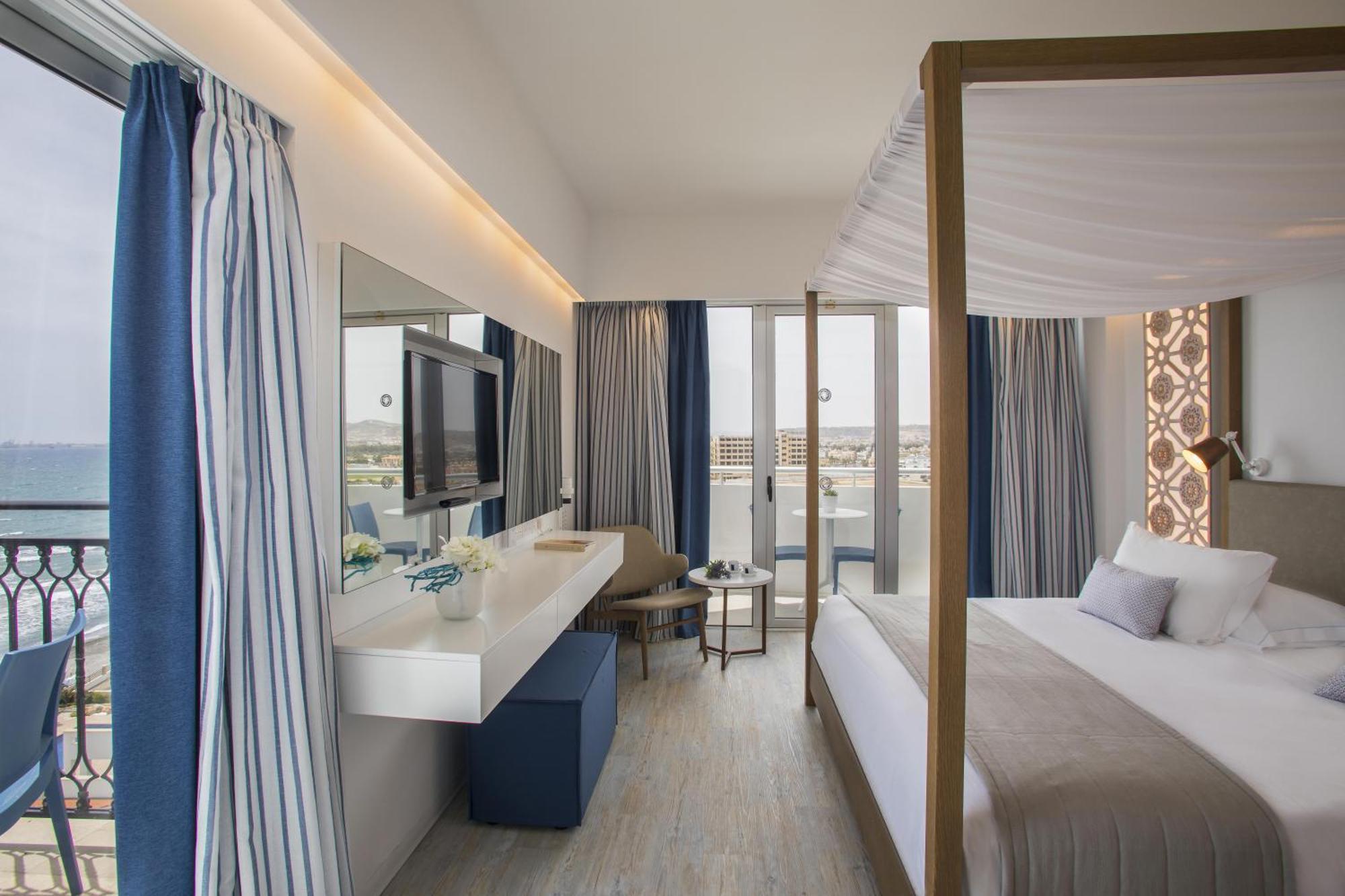 Superior Double Room with Front Sea View,707122483:JPEG