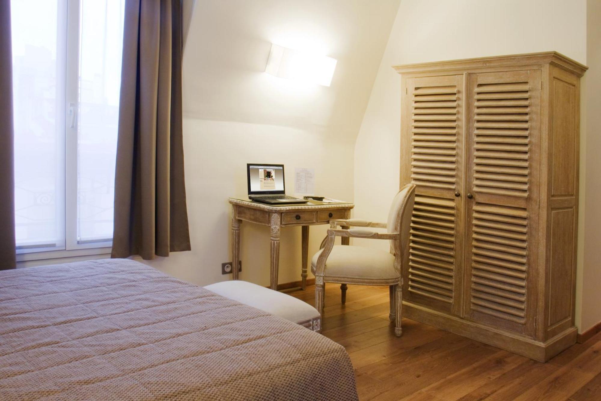 2 Adjacent Rooms