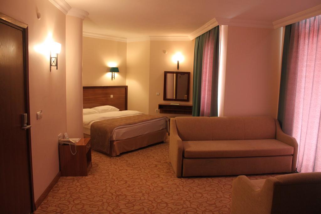 Club Family Room,665866062:JPEG