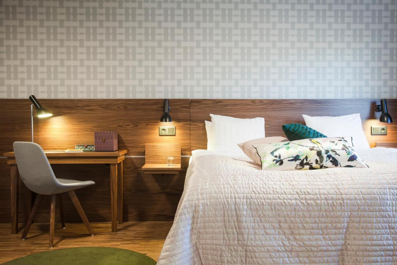 Suite,717032572:JPEG