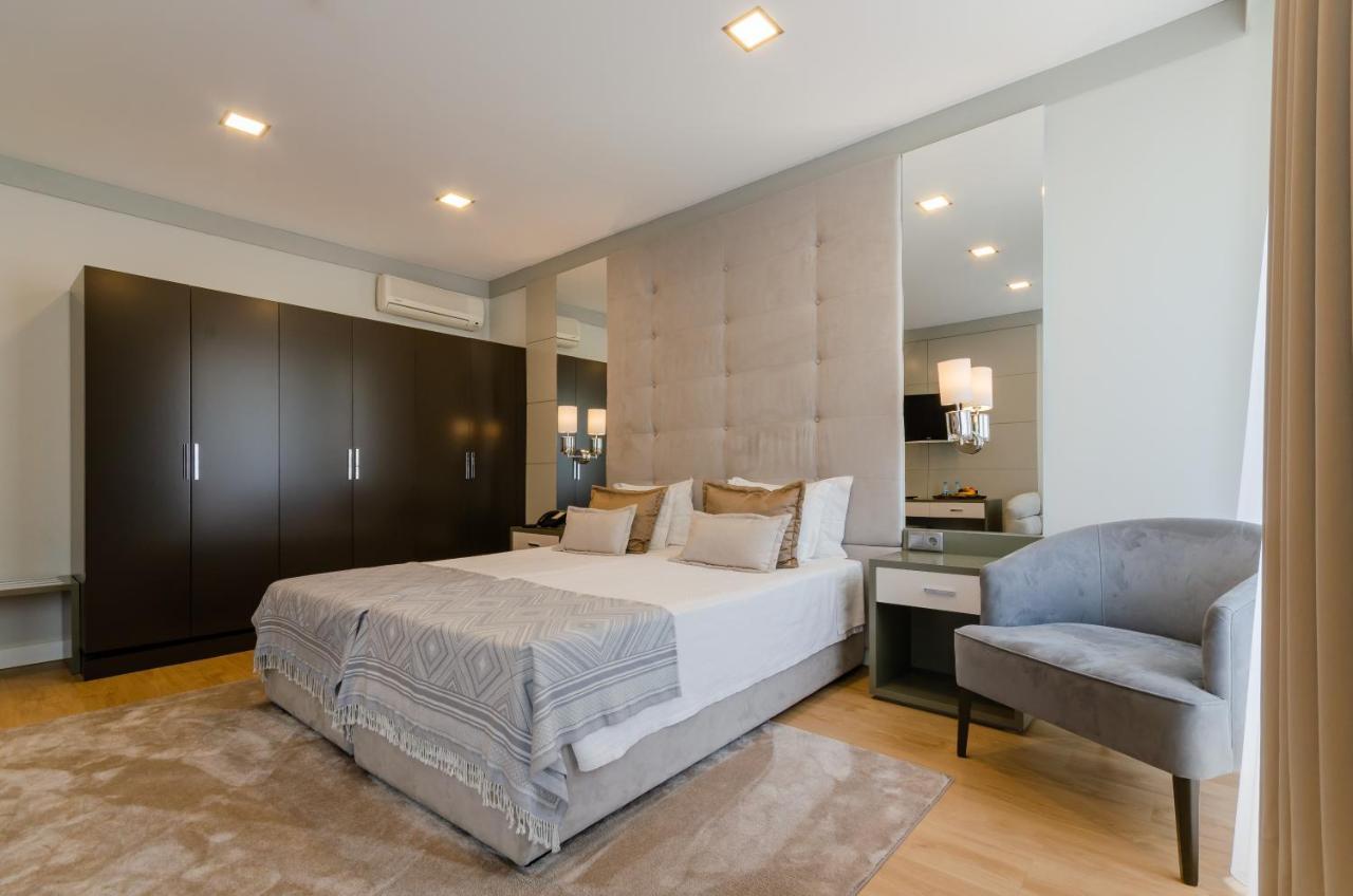 Superior Twin Room Chiado View