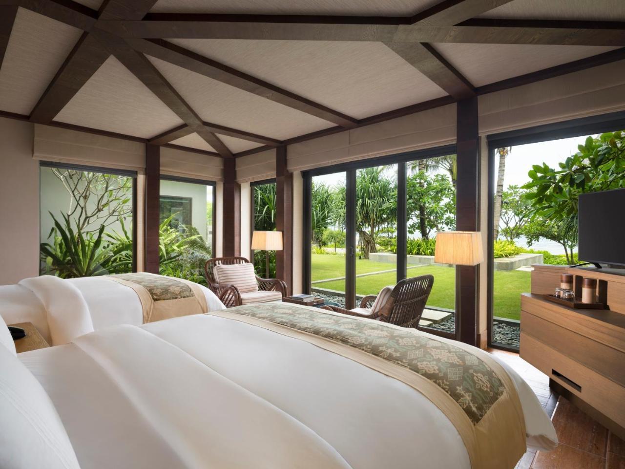 Oceanfront Three-Bedroom Private Pool Villa Daily Resort Activity