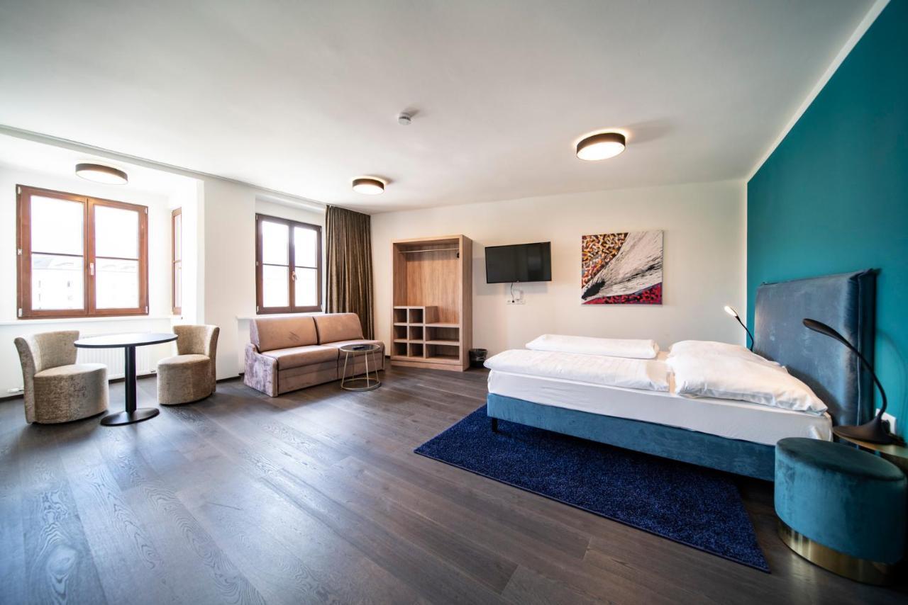 One-Bedroom Apartment,737513503:JPEG