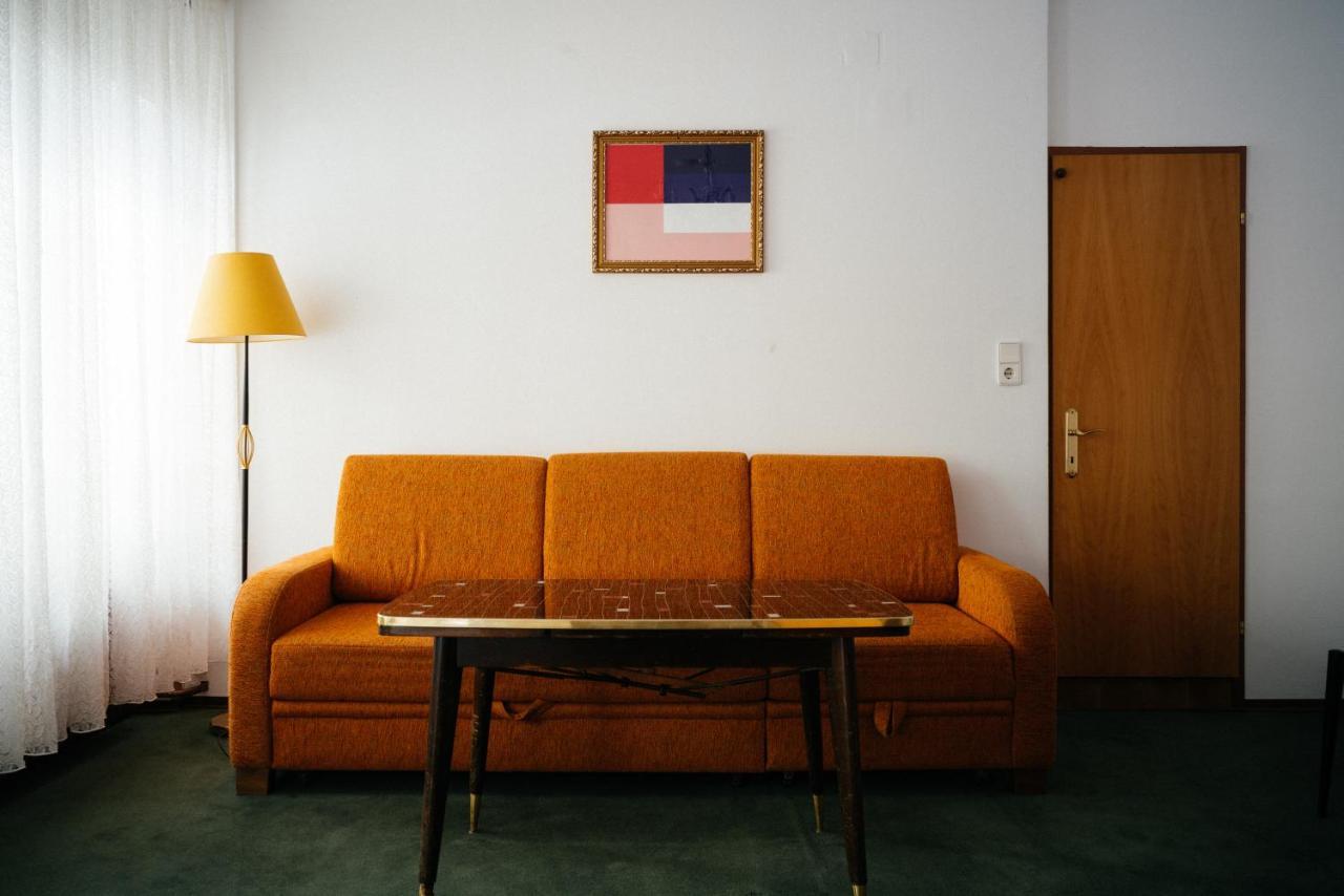 Suite,738851908:JPEG