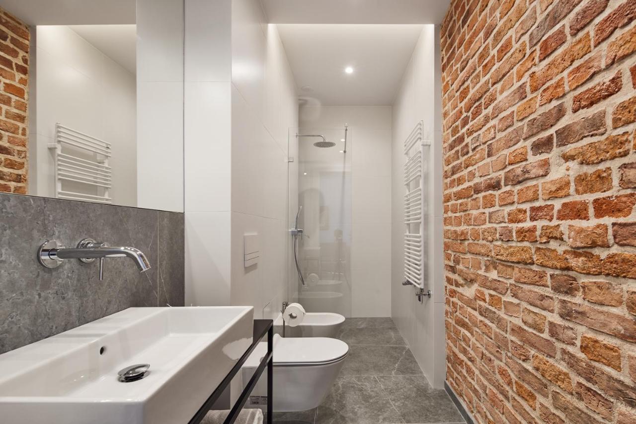 Superior One-Bedroom Apartment