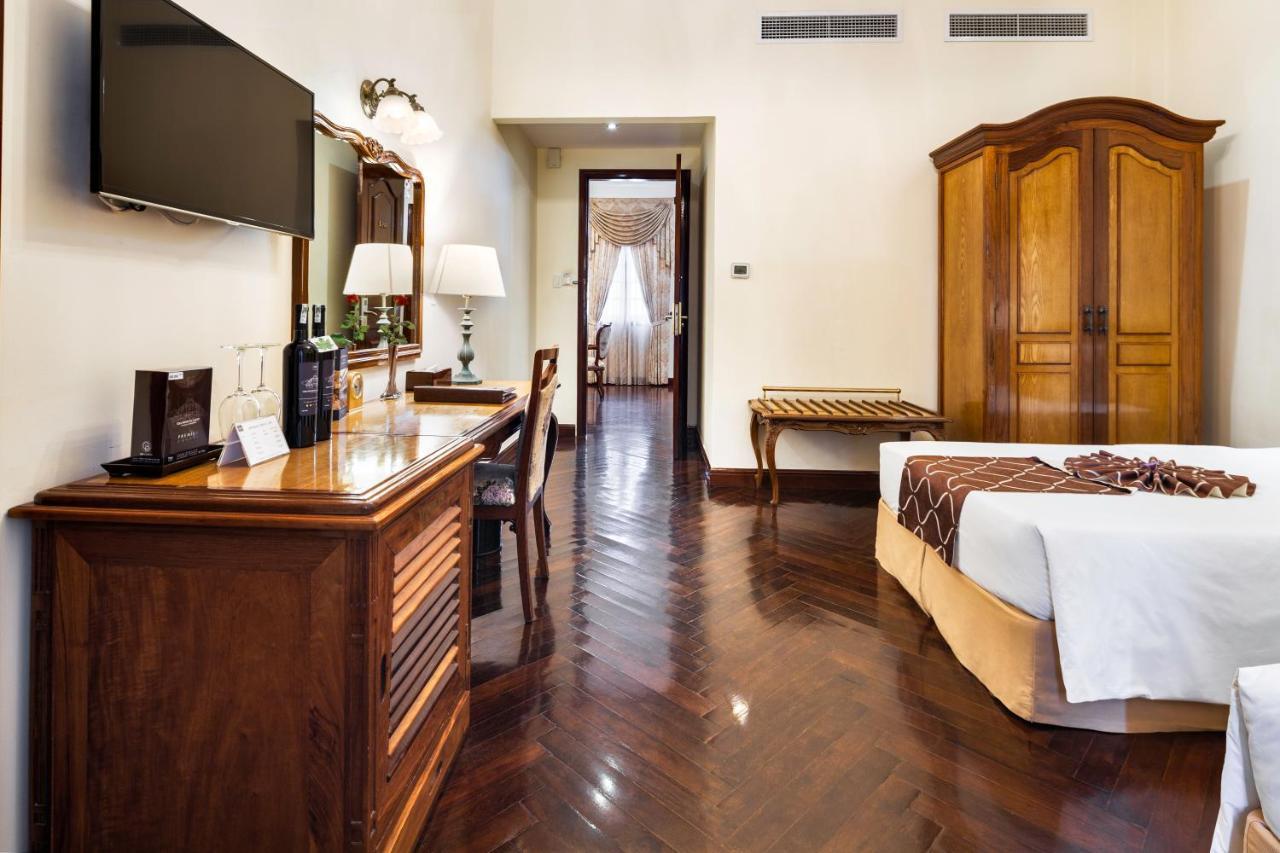 Grand Executive Suite King City View or Balcony View,1371405620:JPEG
