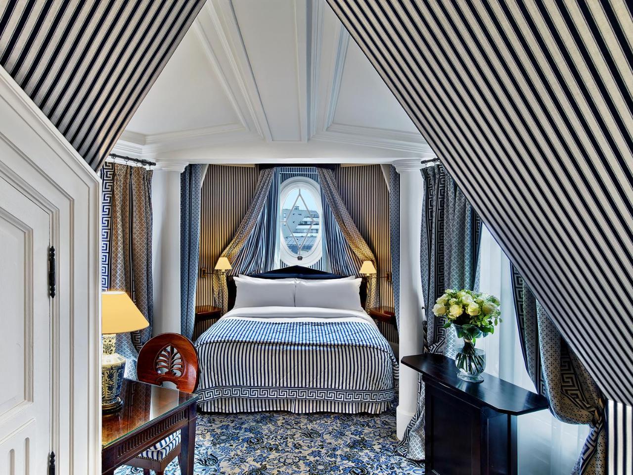 Queen Suite with Sofa Bed,969698449:JPEG