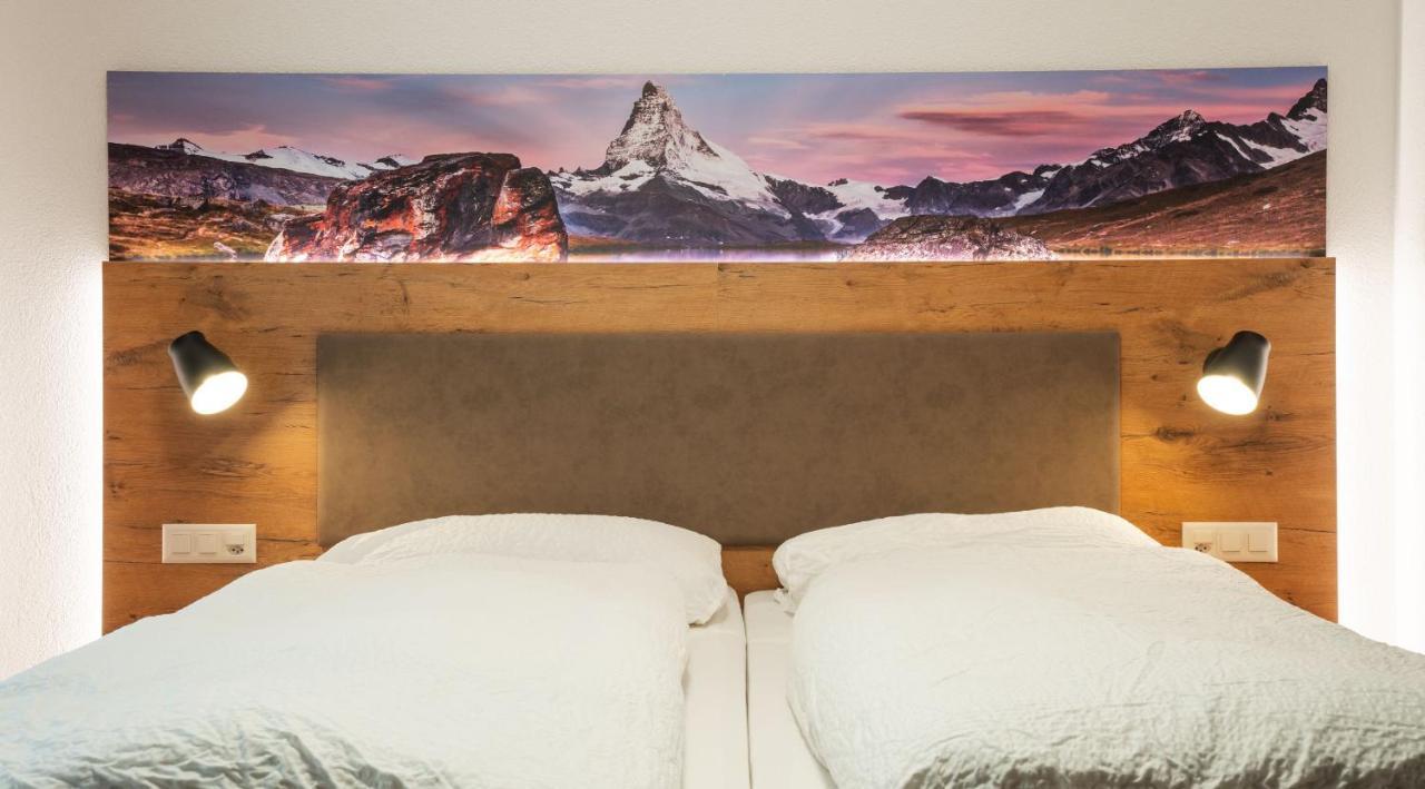 Three-Bedroom Apartment Mountain View