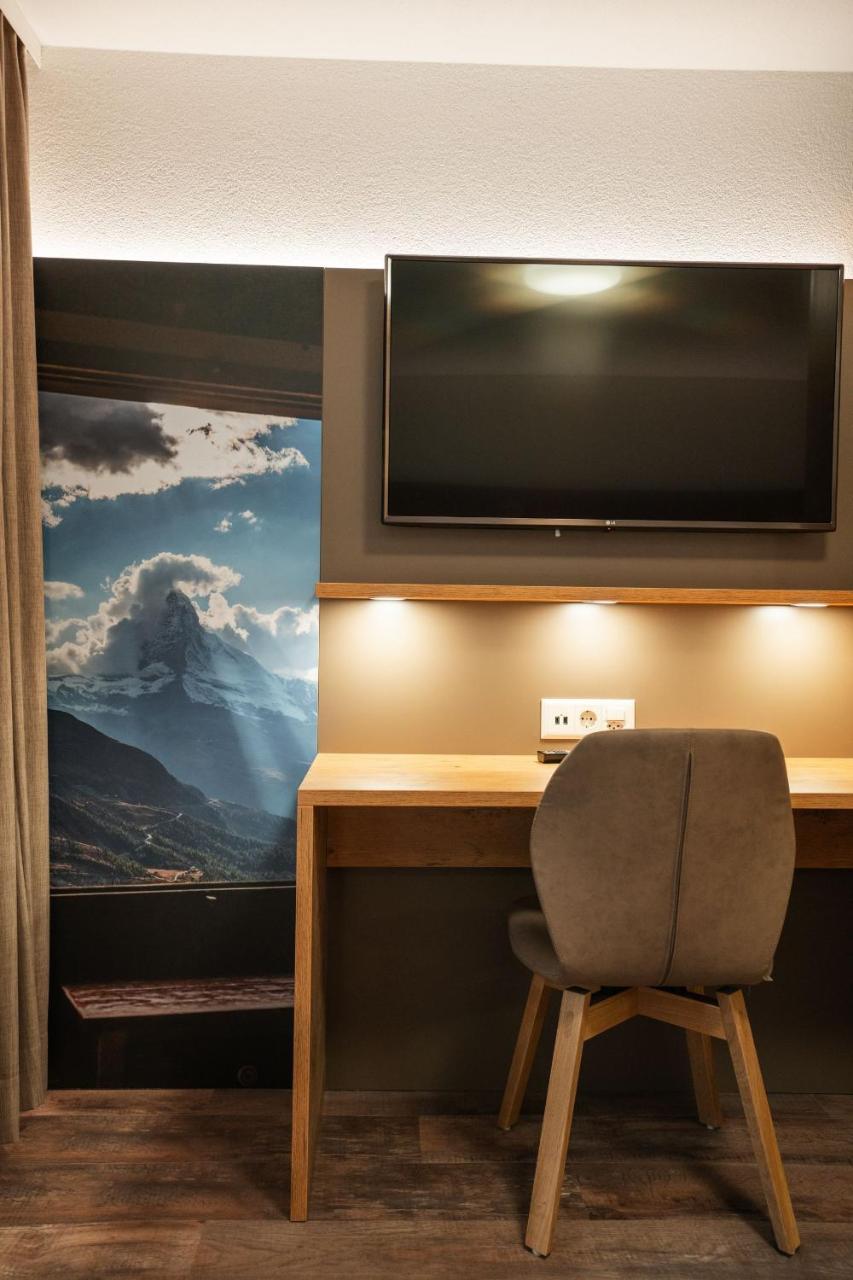 Three-Bedroom Apartment Mountain View