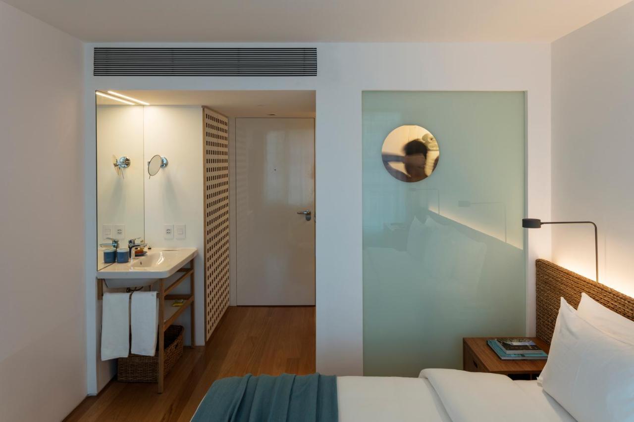 Medium room with city view