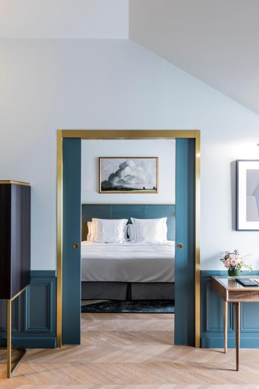 Eiffel Tower Suite