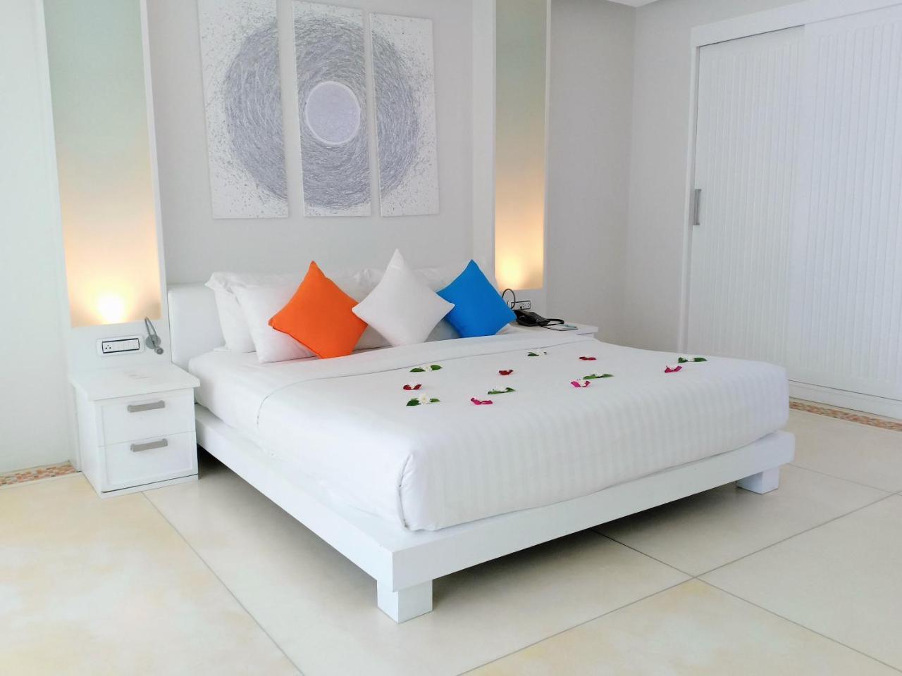 Villa Pool Access