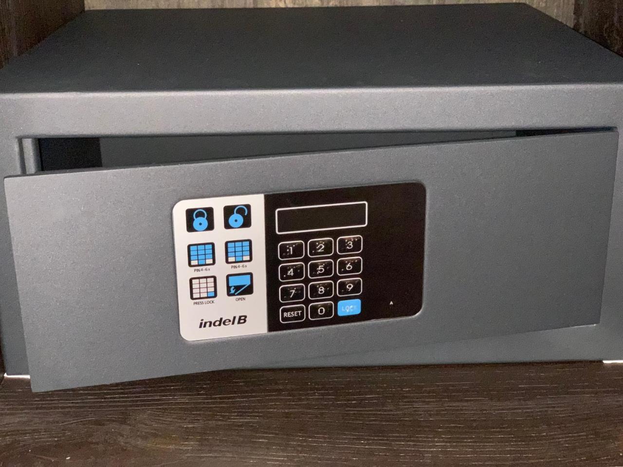 Single Room,766491184:JPEG