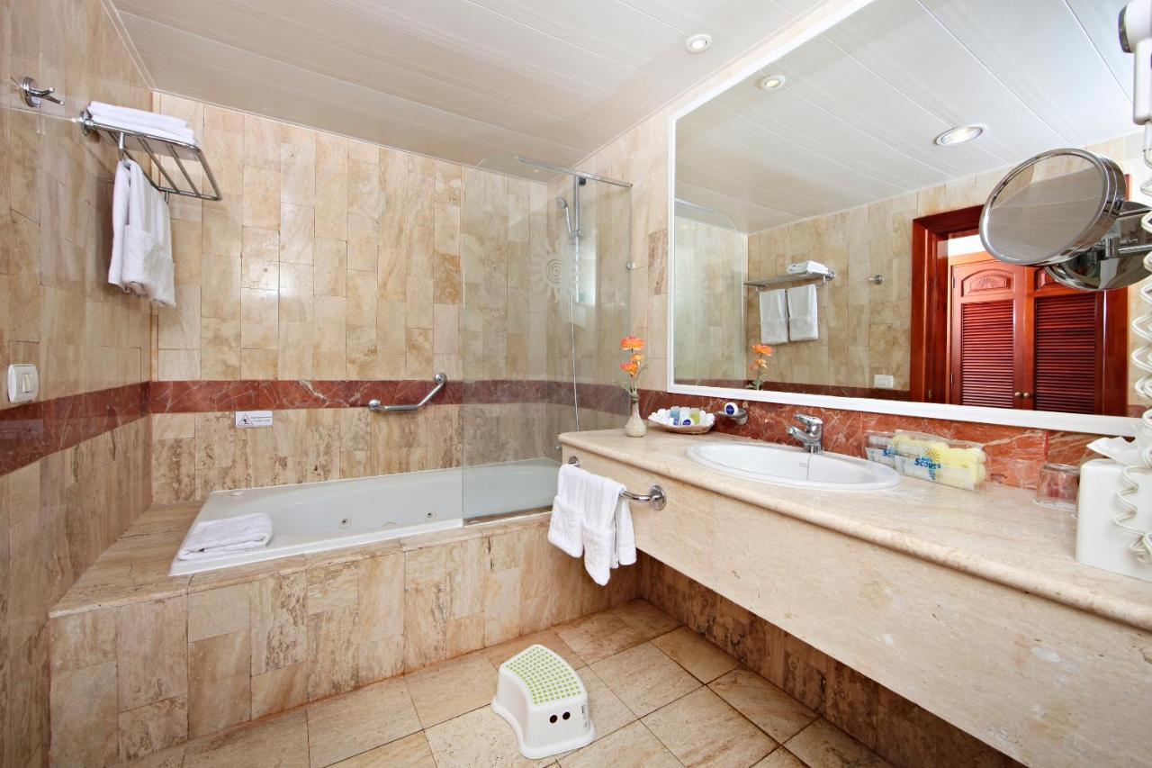 2 Double Beds Junior Suite SGL