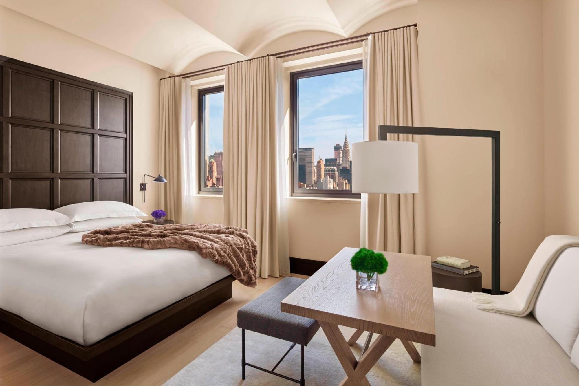 Superior King Room City View