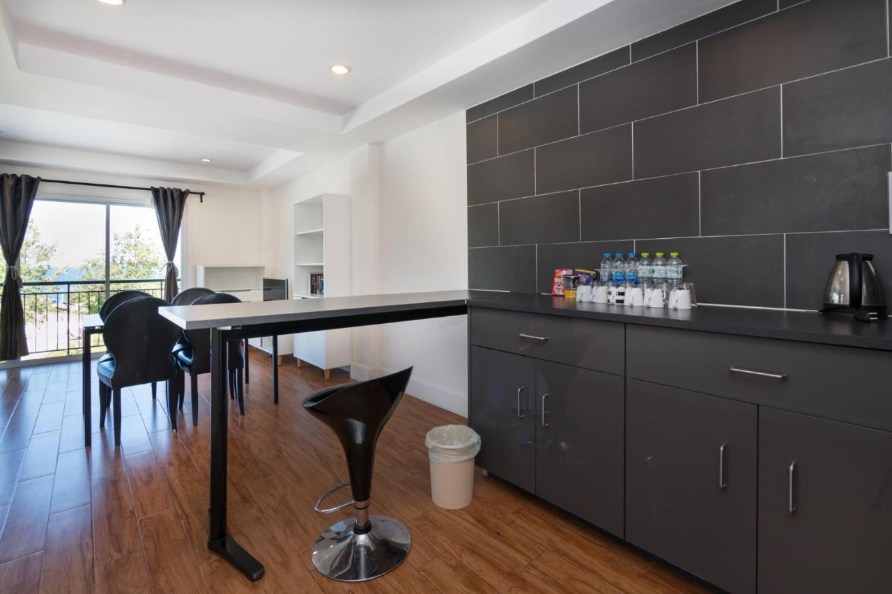 Three-Bedroom Apartment Terrace,775309840:JPEG