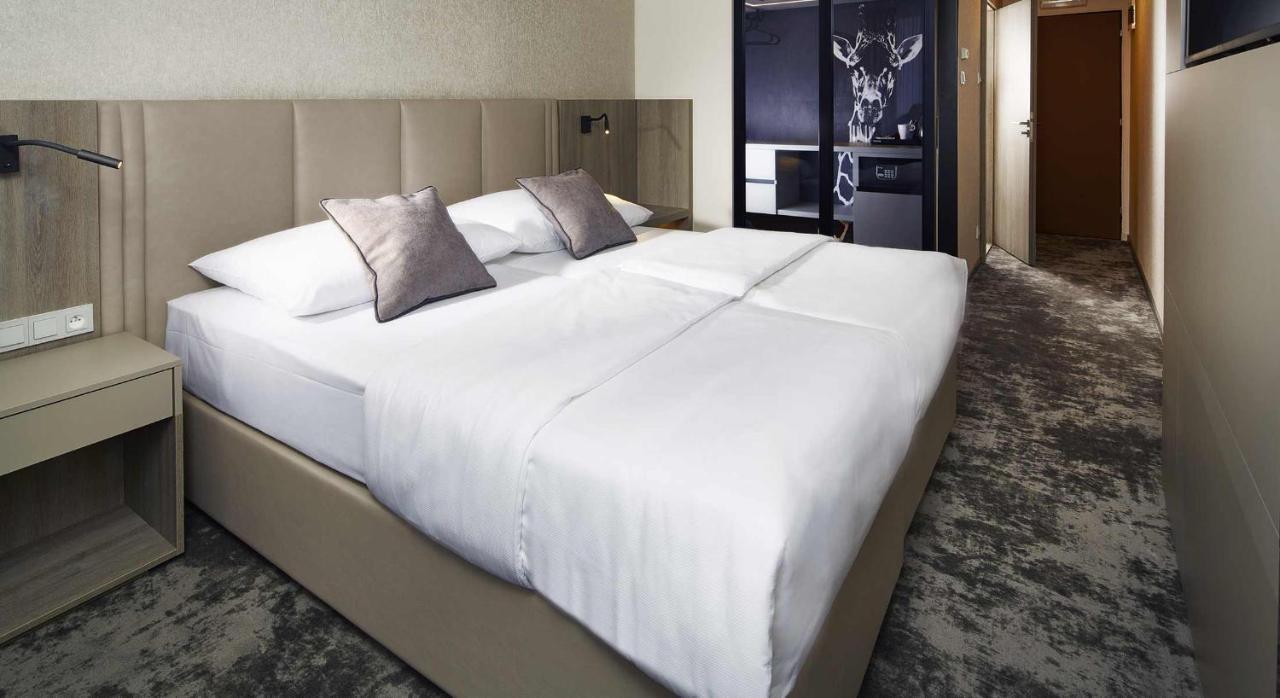 Executive Double or Twin Room with Free Pool Access,1690932883:JPEG