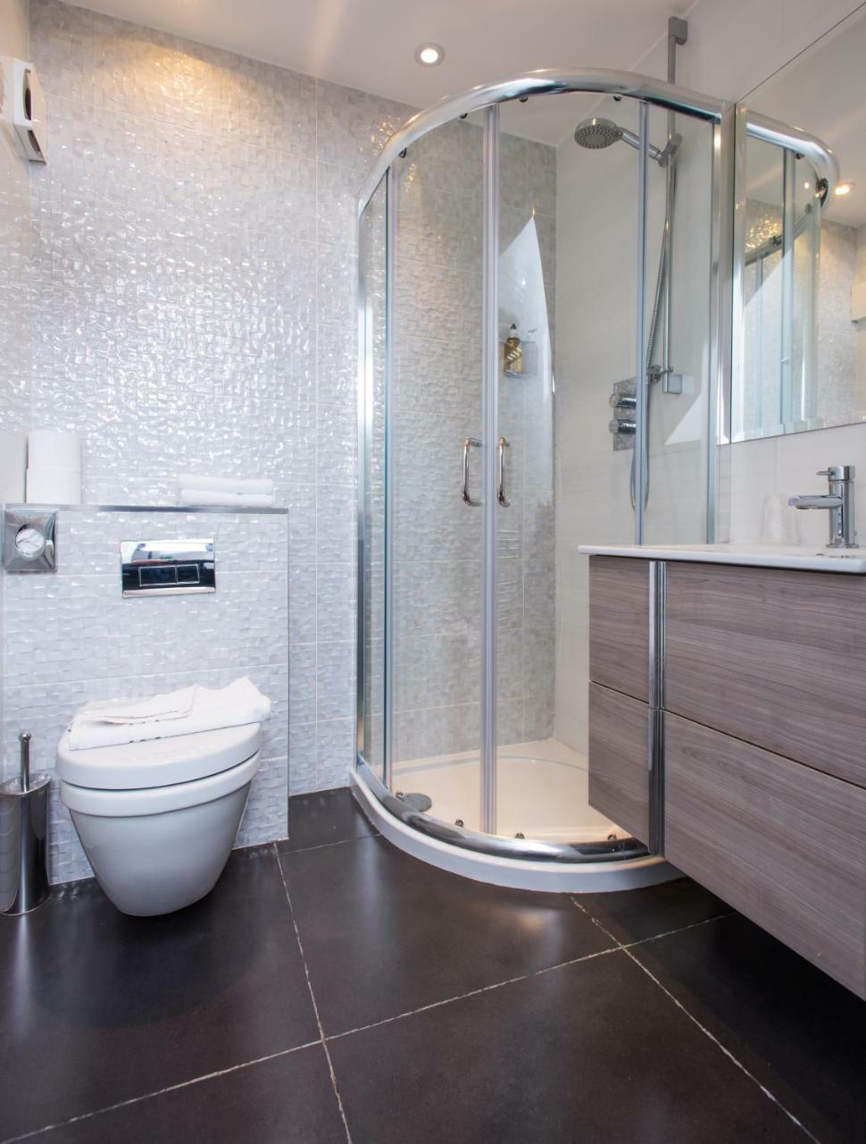 One-Bedroom Queen Suite,779845329:JPEG