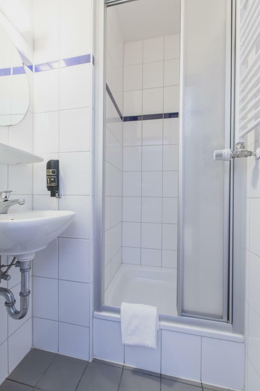 Twin room for Single use