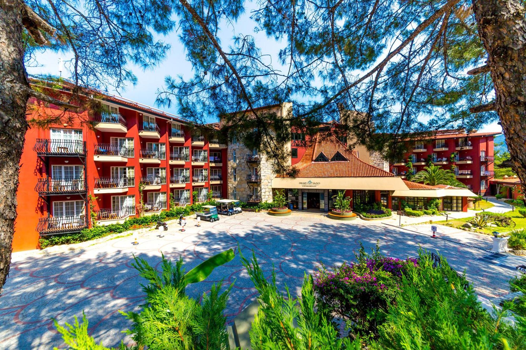 Hotel Standard Triple Room with Land View