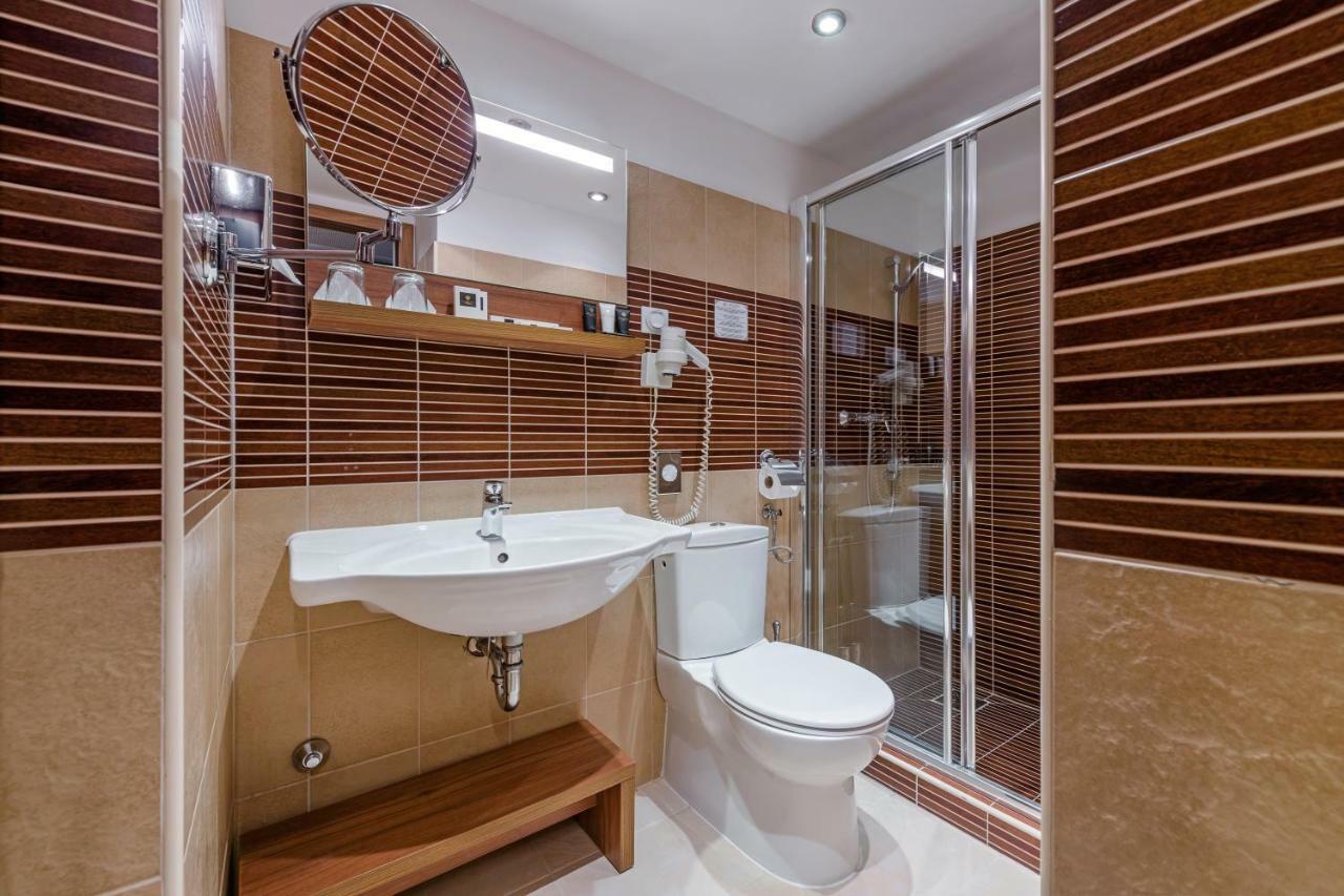 Standard Double Room,687738987:JPEG